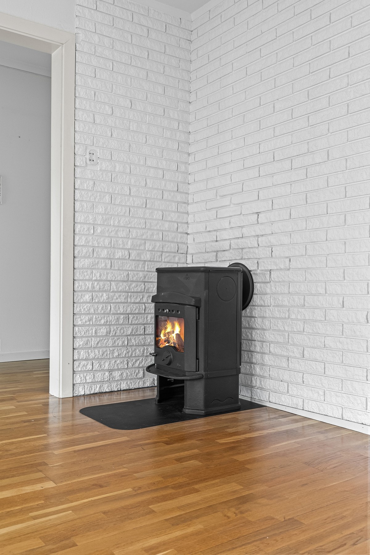 En hyggelig vedovn bidrar til lun varme og reduserte strømkostnader i vinterhalvåret. Galleribilde