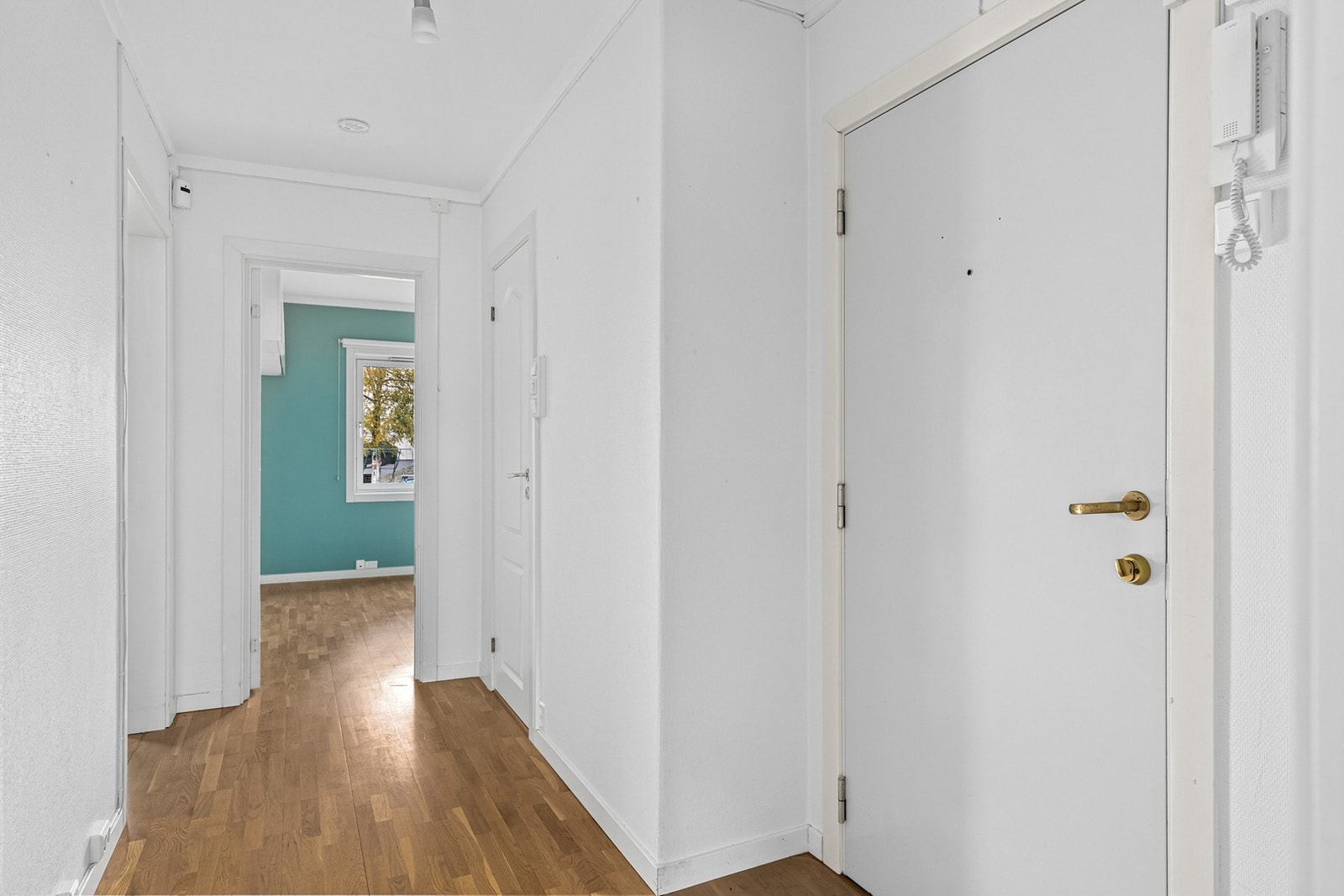 Lys entré/gang. Galleribilde