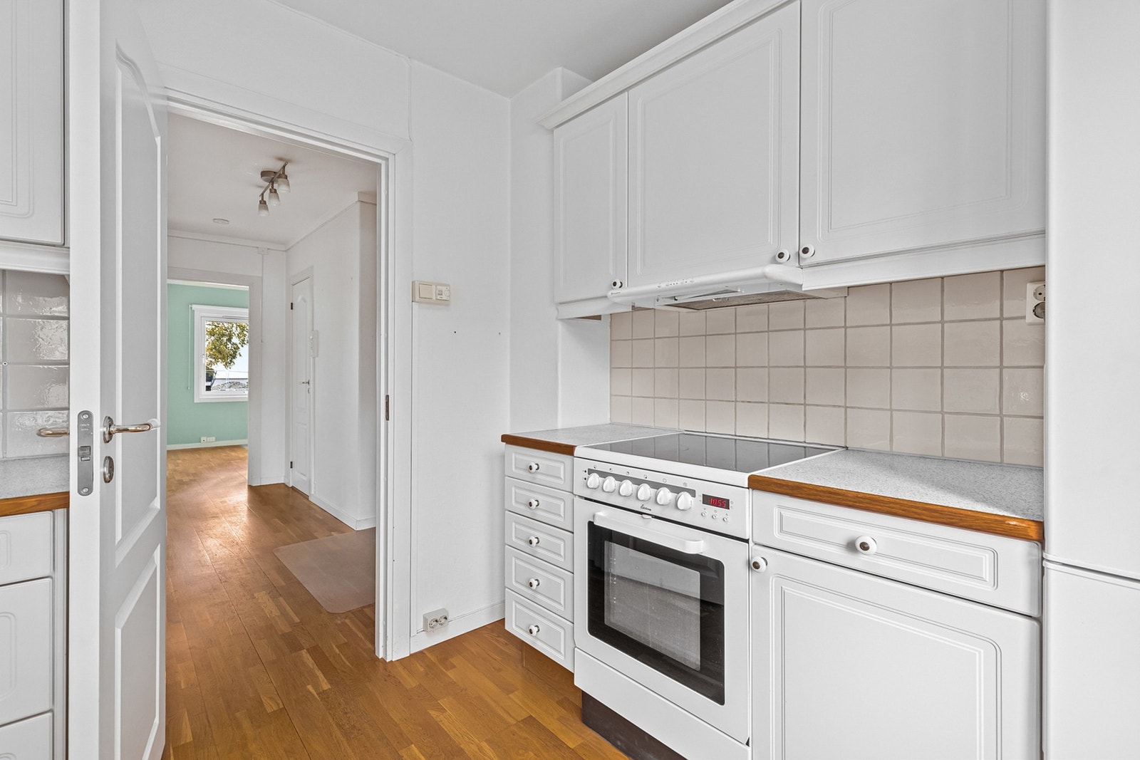 Integrerte hvitevarer består av oppvaskmaskin. Galleribilde