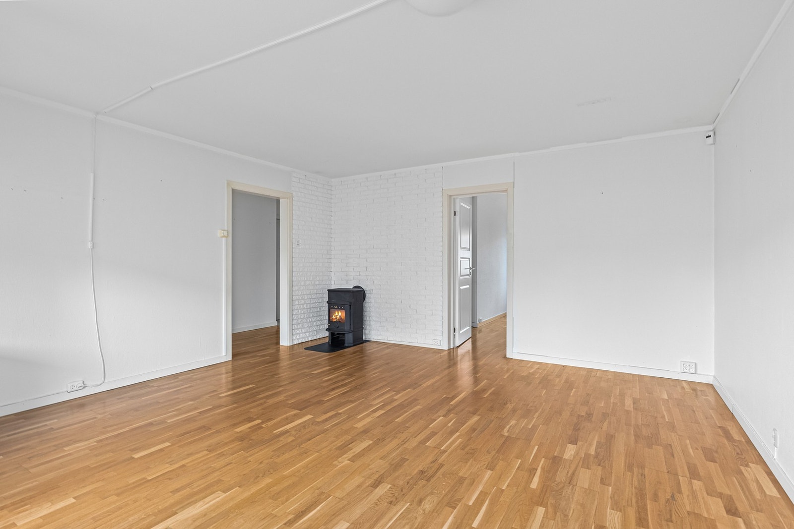 Stuen har gode veggflater og er lett å innrede etter ønske. Galleribilde