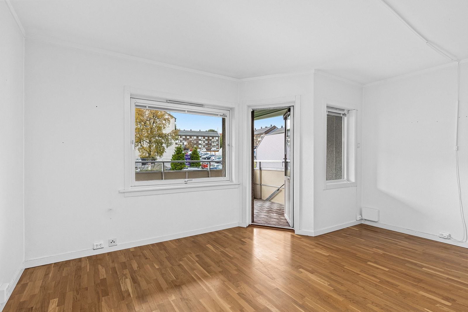 Herfra er det direkte utgang til en vestvendt balkong. Galleribilde