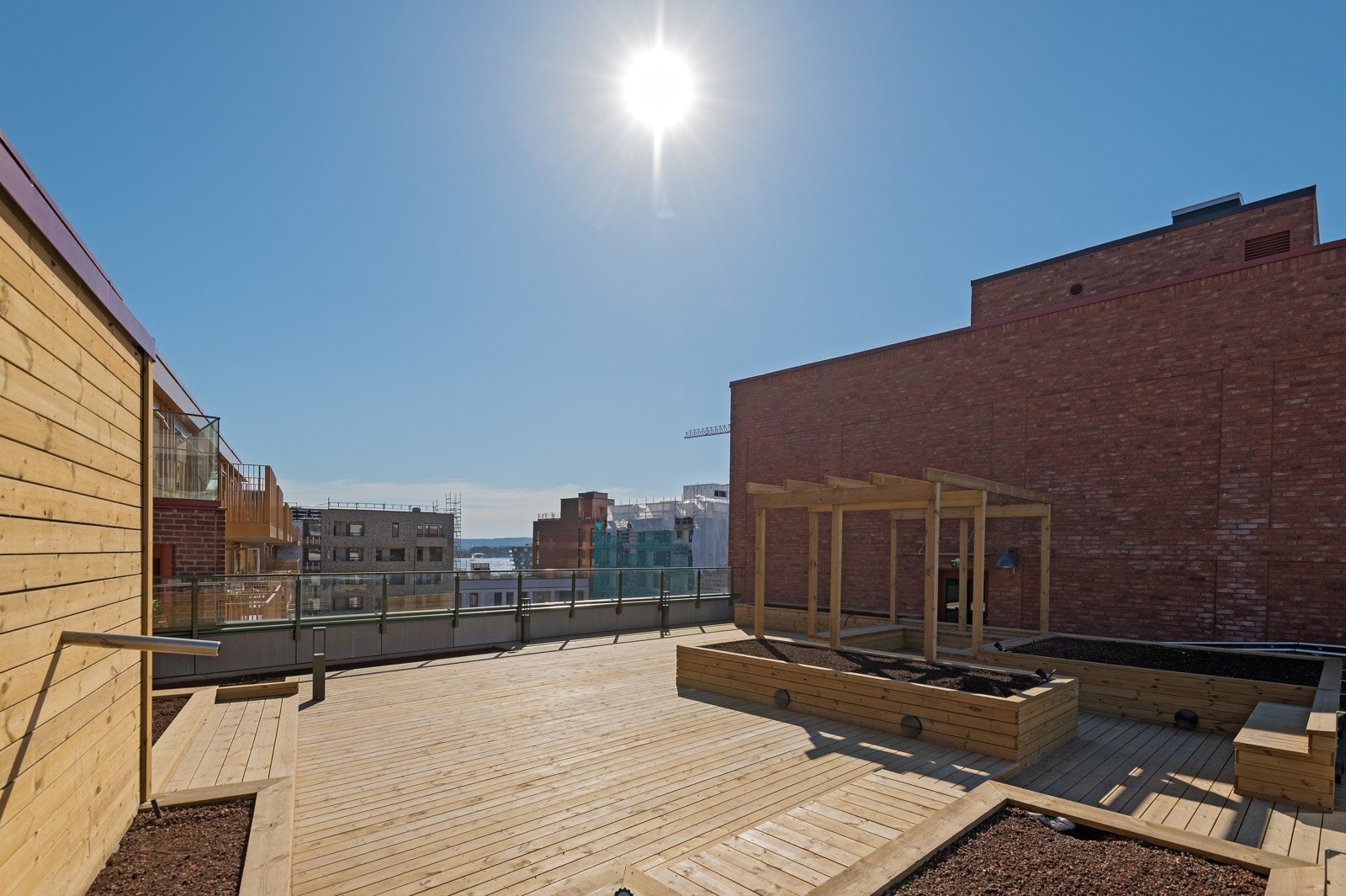 Flere felles takterrasser i sameiet. Galleribilde