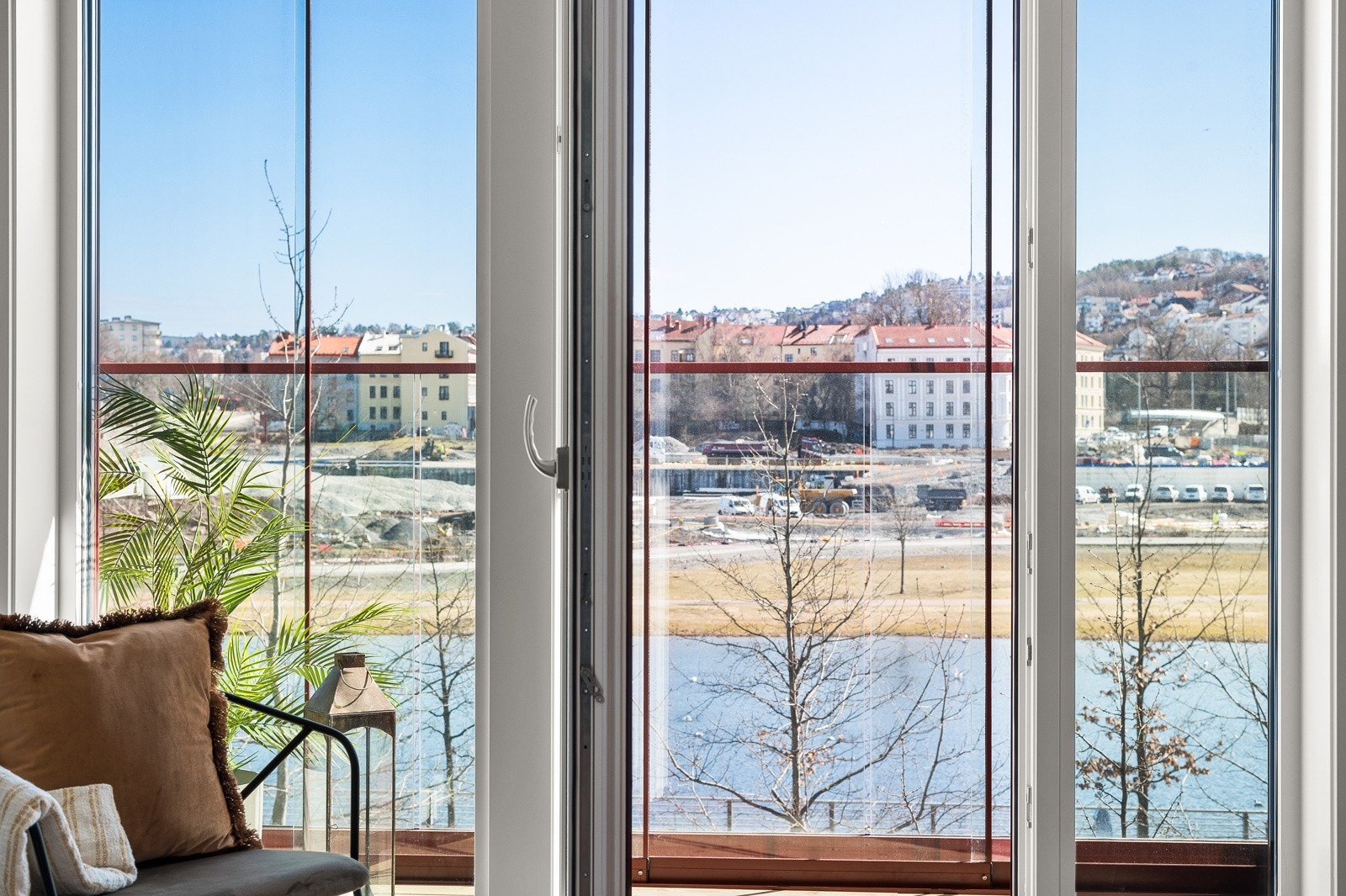 Balkongen er innglasset, men mulighet for å åpne opp. Galleribilde