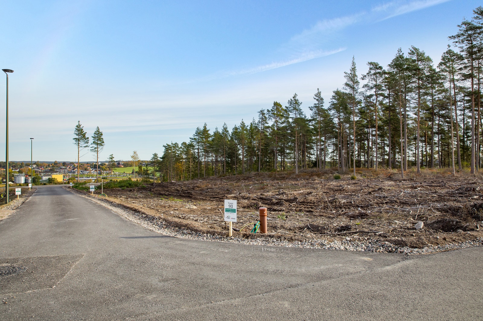 Tomtene er flate og fine og egner seg godt til til hus med planert hage. Galleribilde