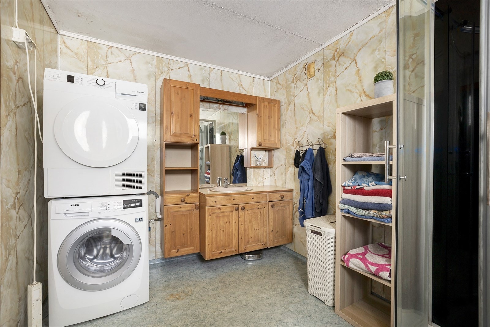 Badet er fra byggeår og takstmann anbefaler at dette renoveres Galleribilde