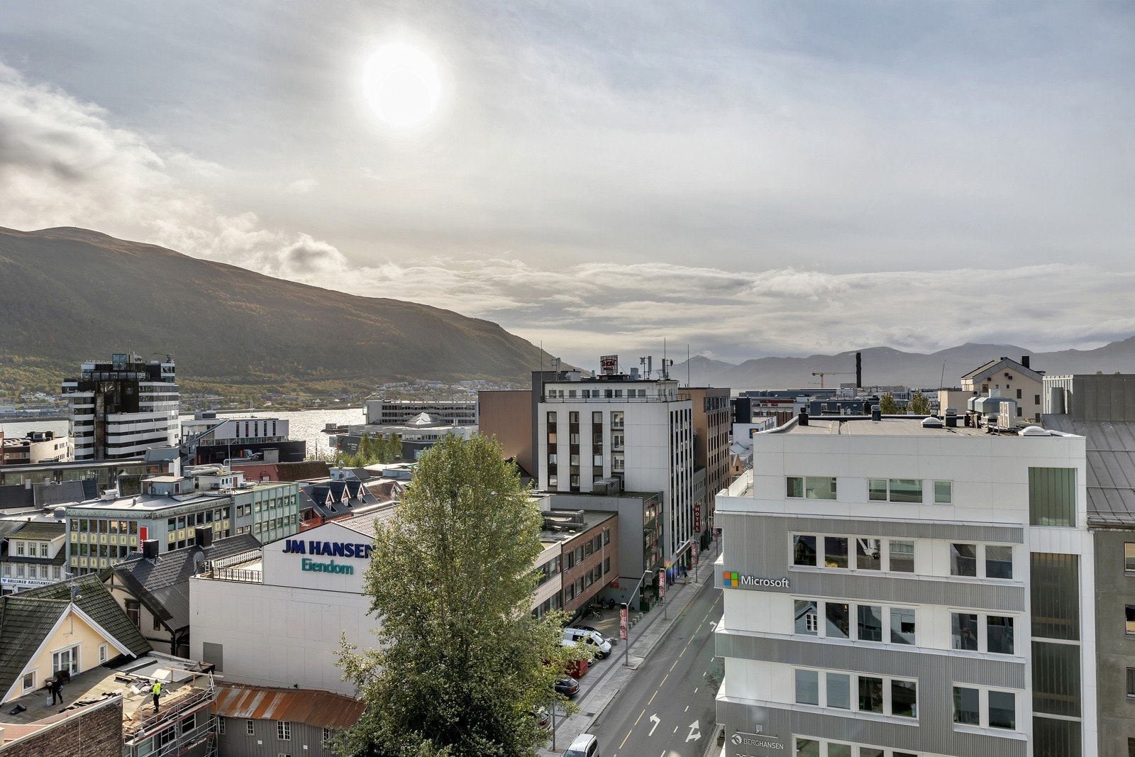 Utsikt over sentrum sør og ut mot Balsfjorden Galleribilde