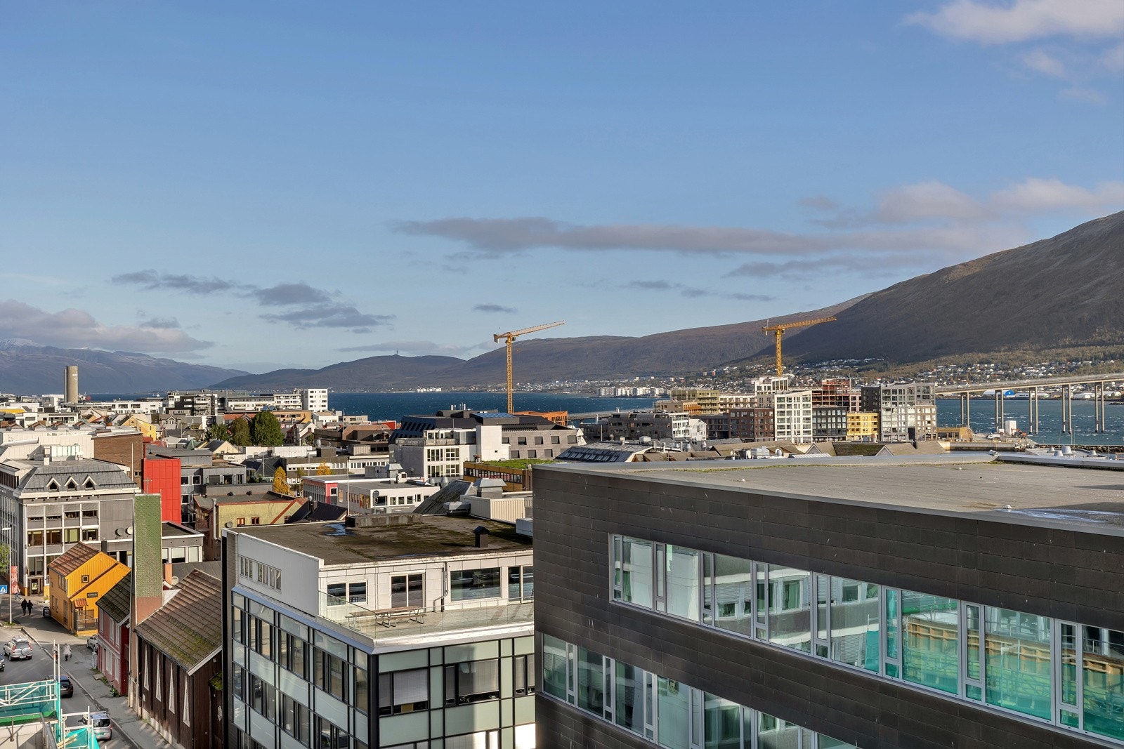 Utsikt over nordbyen, sundet og mot Tomasjord og Kroken Galleribilde