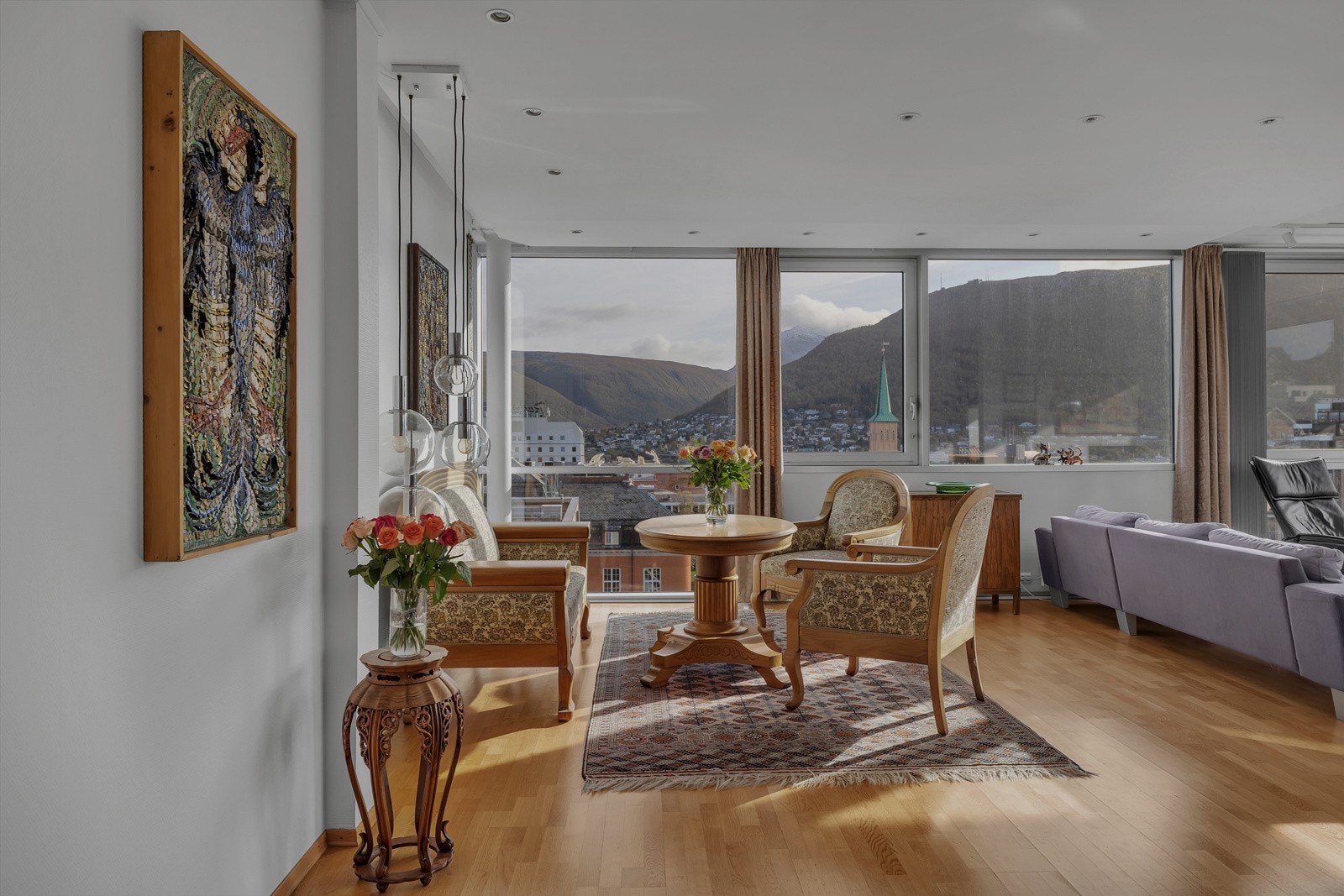 En annen del av stua er brukt til daglig- og besøksstue Galleribilde