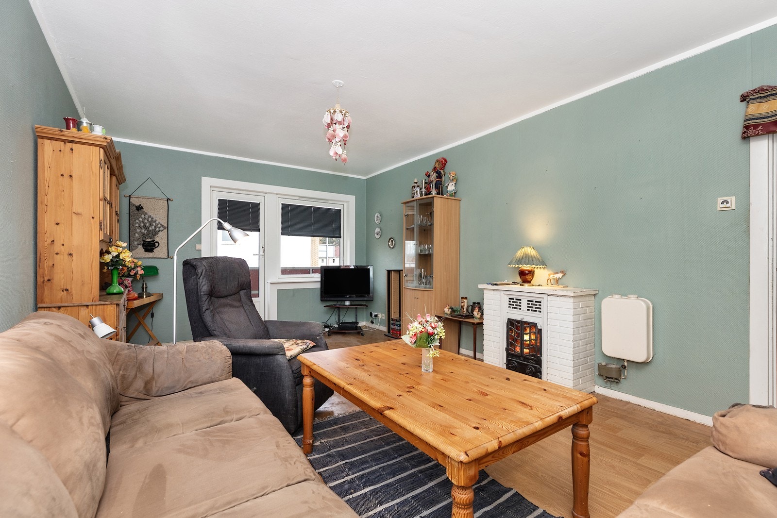 Fra stuen er det direkte utgang til boligens vestvendte balkong på ca 9kvm. Galleribilde