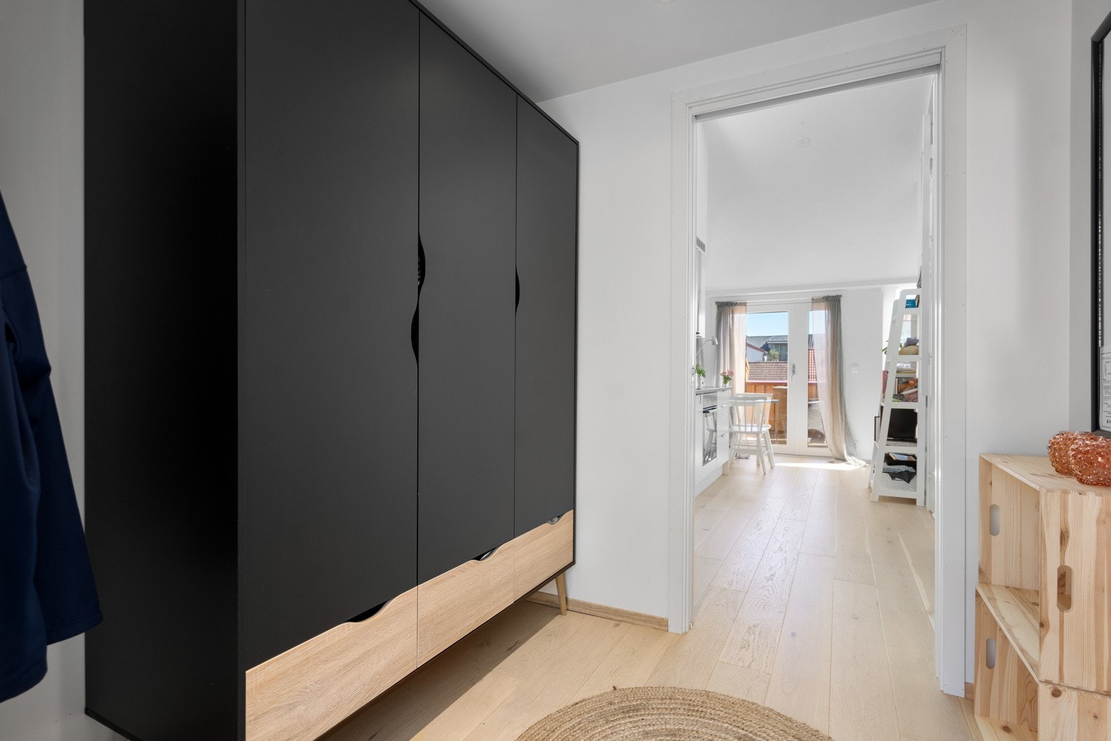 Entré/gang med stor garderobe Galleribilde