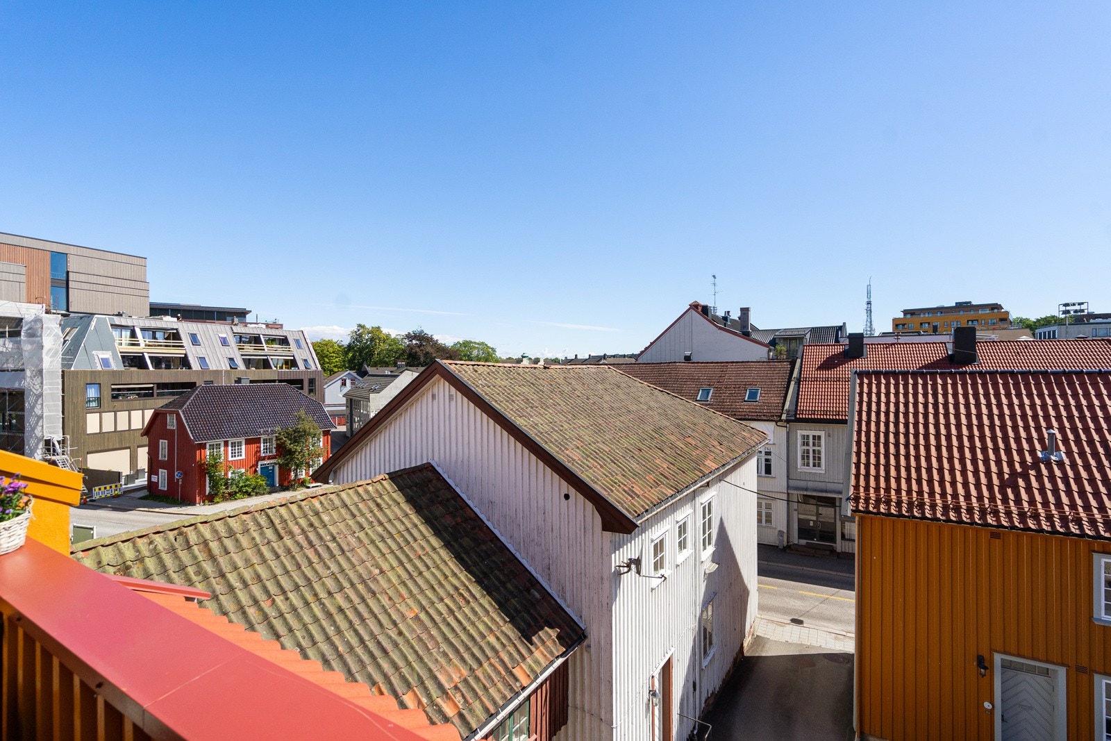 Fri og fin utsikt over byen fra balkongen Galleribilde