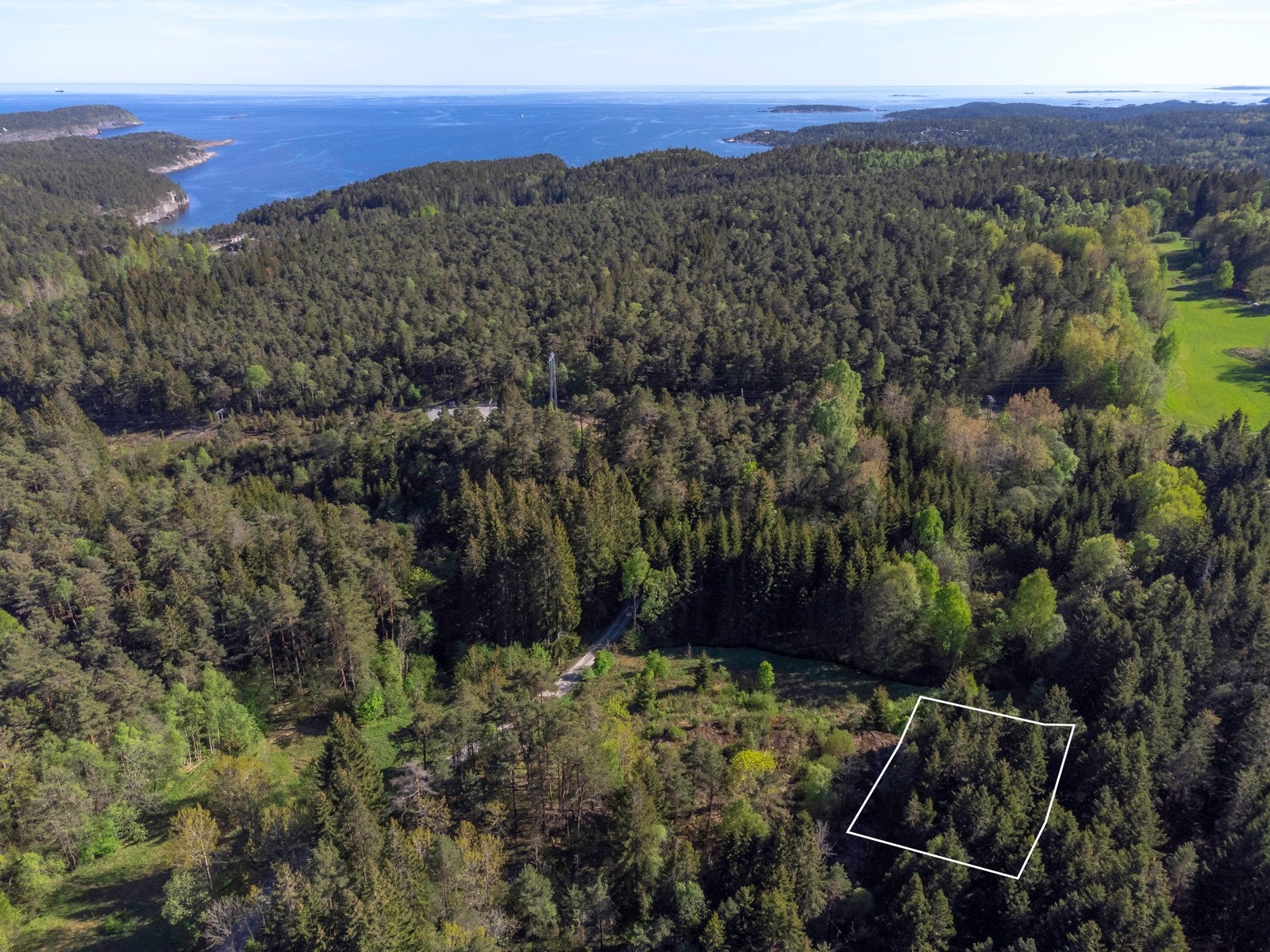 Kort avstand til både Stathelle og Langesund, samt fine bademuligheter bl.a i Jyplevika Galleribilde