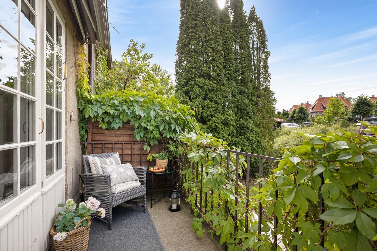Verandaen er et lunt og hyggelig sted å tilbringe lange sommerdager. Galleribilde