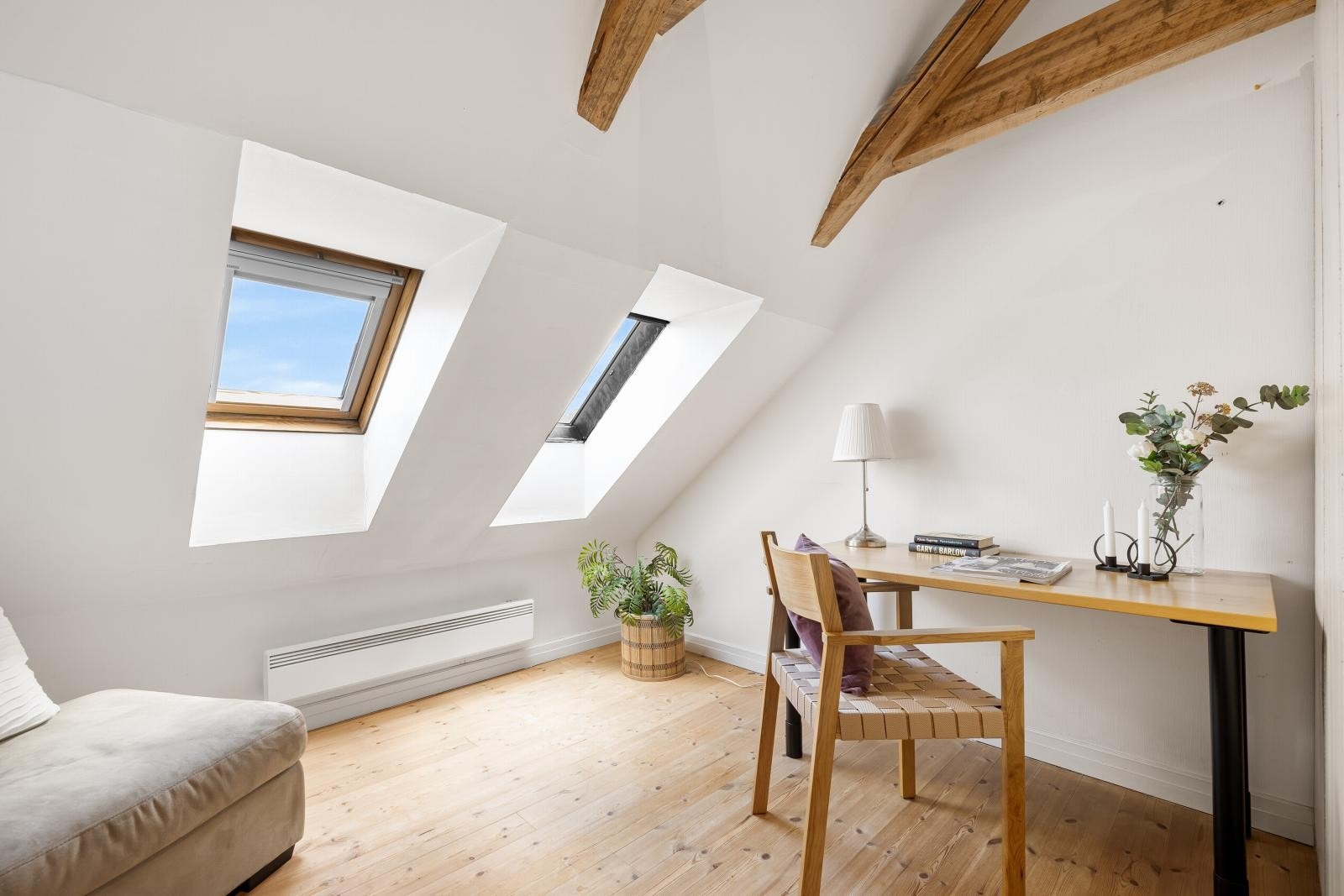 Det er i tillegg et eget kontor/arbeidsrom i den ene delen av soverommet. Galleribilde
