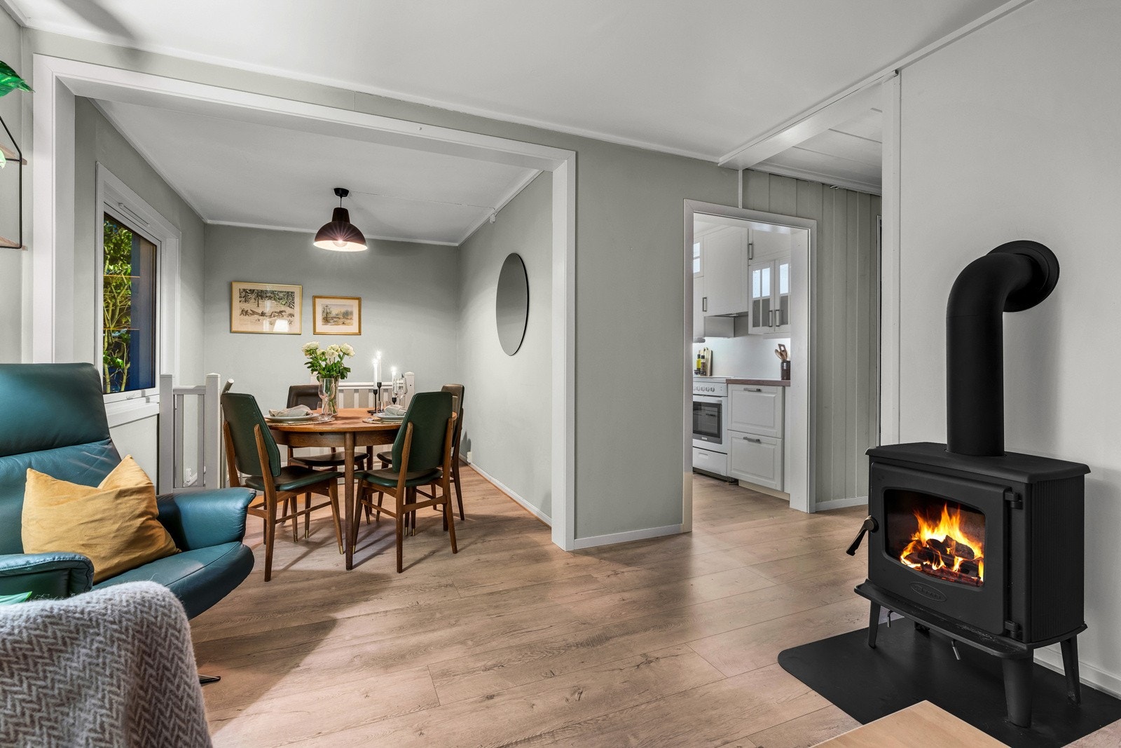 Innvendig har boligen en god standard på alt av innredning og overflater. Galleribilde