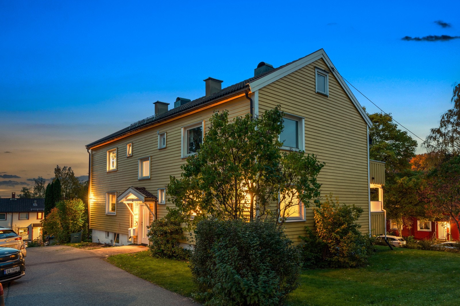 Det medfølger parkeringsplass rett utenfor boligen med el-lader. Galleribilde