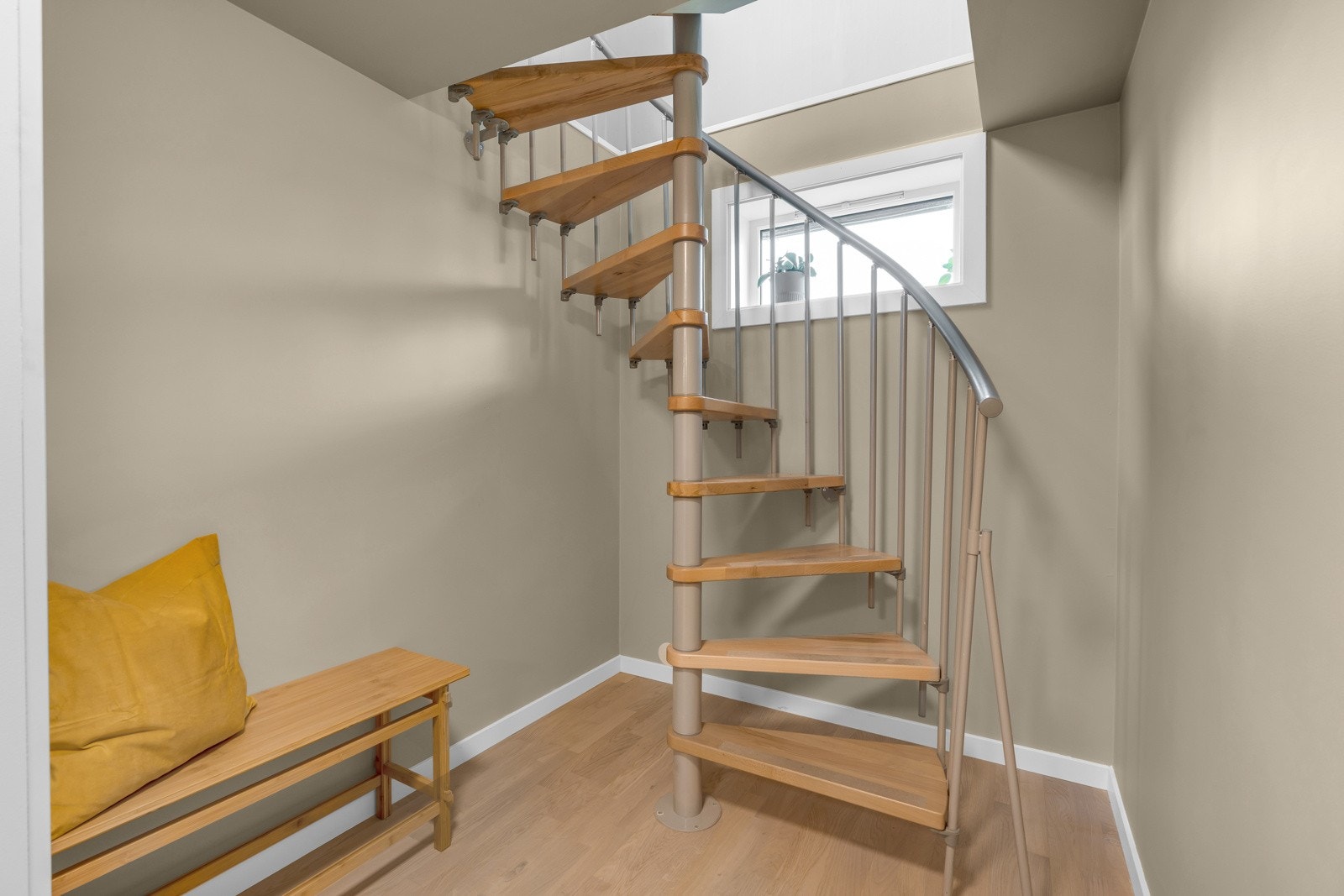 Kjelleretasjen ble innredet og bruksendret i 2019 med ferdigattest fra Oslo kommune. Galleribilde