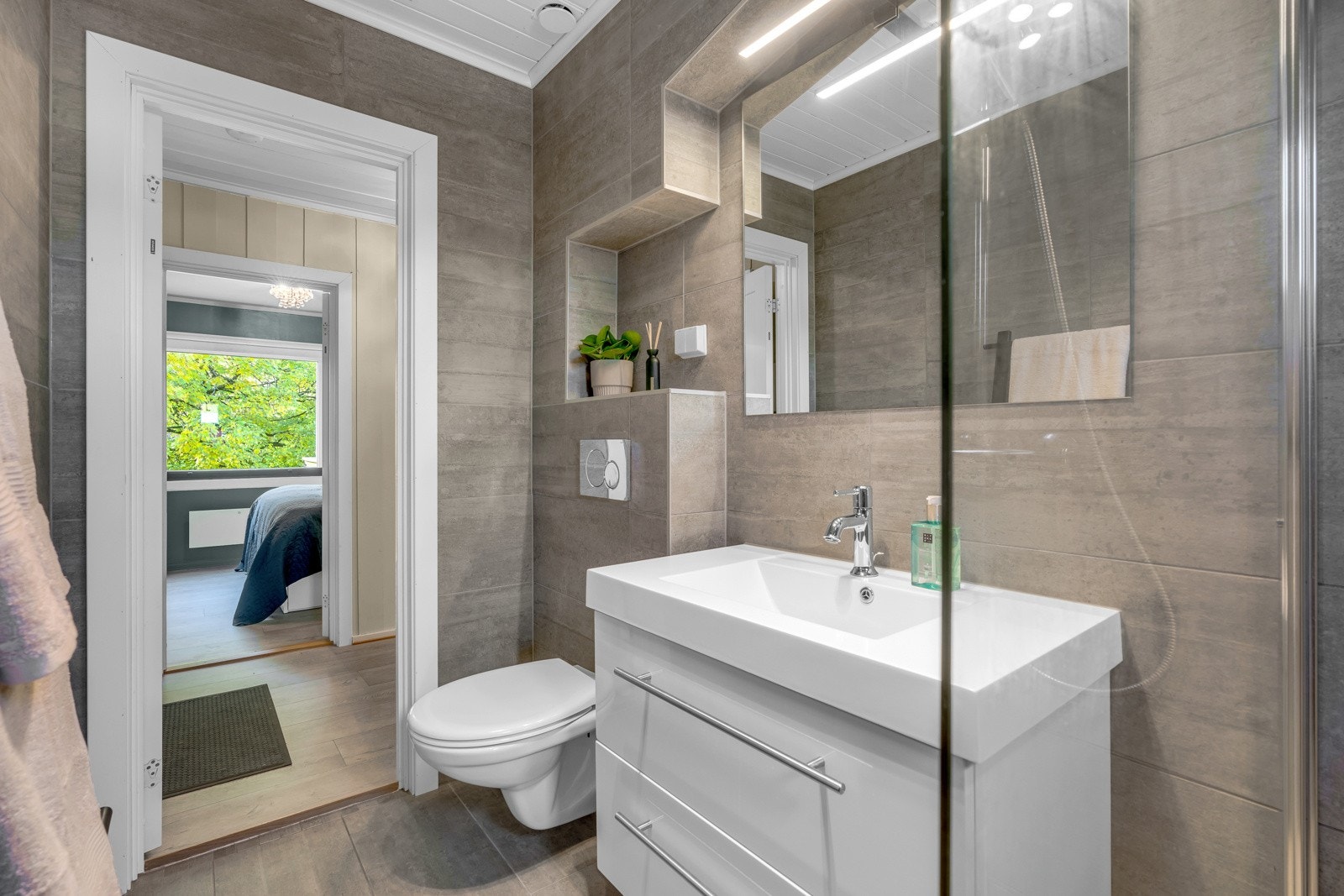 For vaskemaskin har du tilgang til vaskeri nede i kjelleren hvor du kan sette din private vaskemaskin. Galleribilde