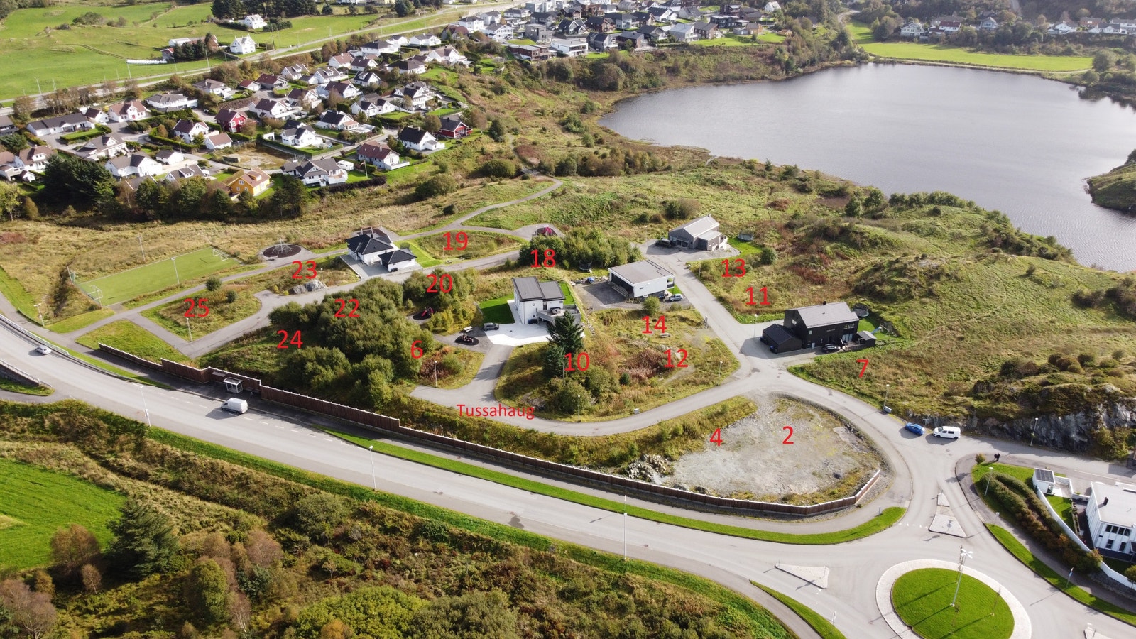 Flyfoto med markering av Tussahaug 2-25 Galleribilde