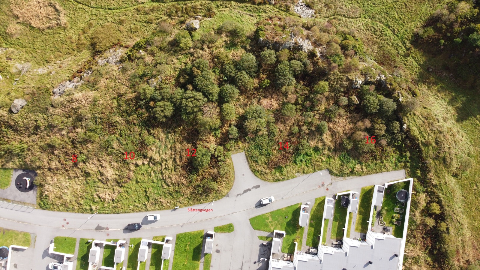 Flyfoto med markering av Slåttengvegen 8, 10 12 14 og 16 Galleribilde