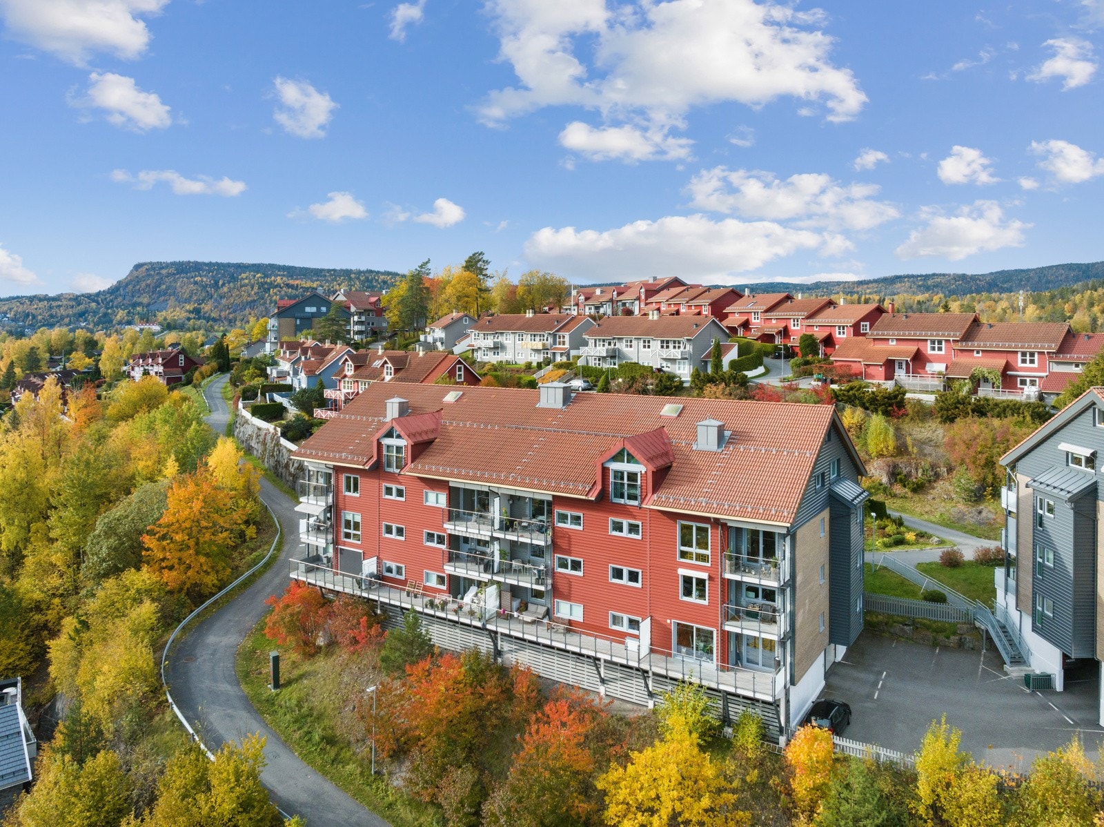 Boligen ligger fint til i Hiltonåsen på Slependen Galleribilde