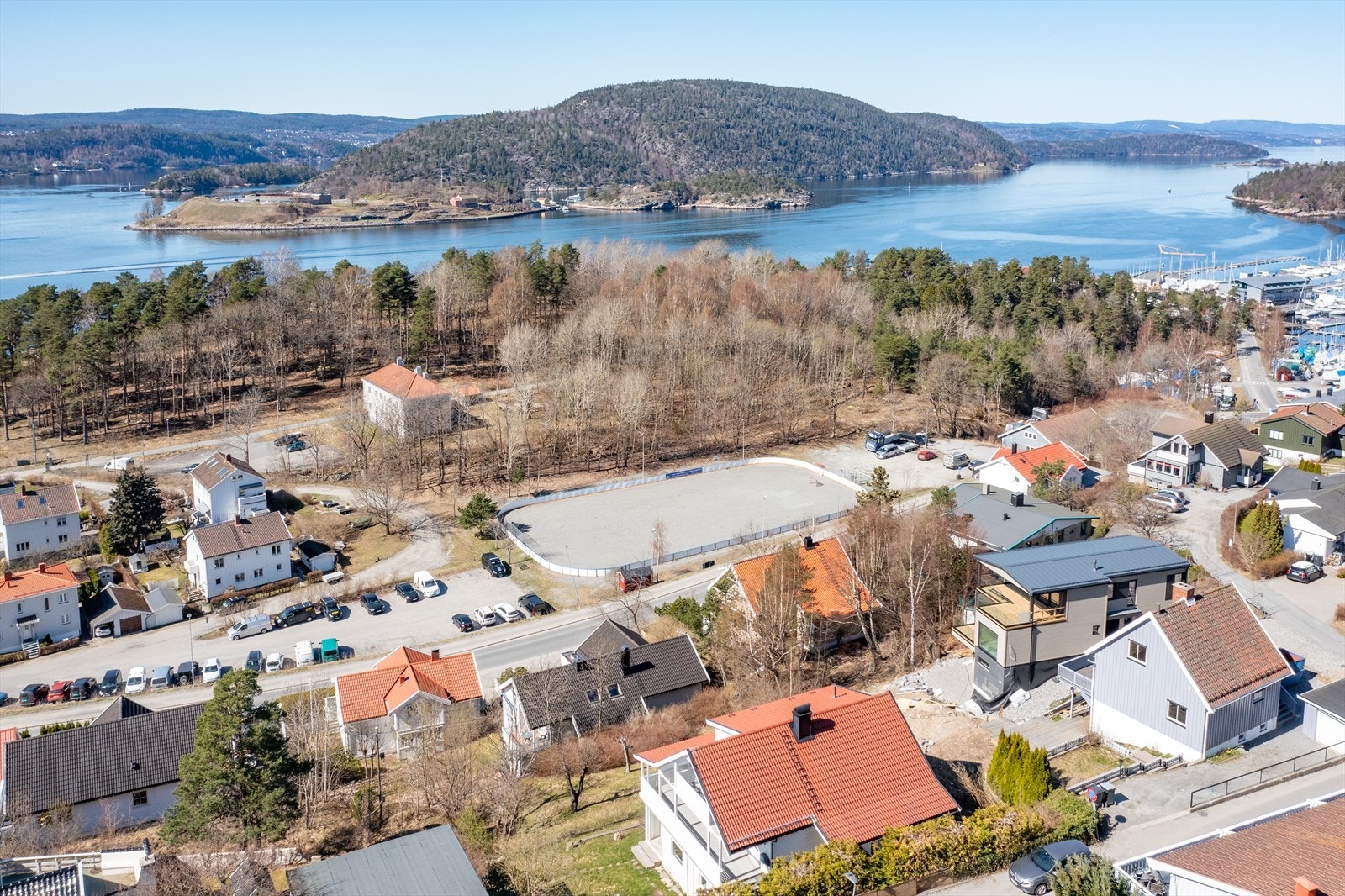Drøbak er et ideelt sted å vokse opp! Det kort vei til skole og barnehage. Galleribilde