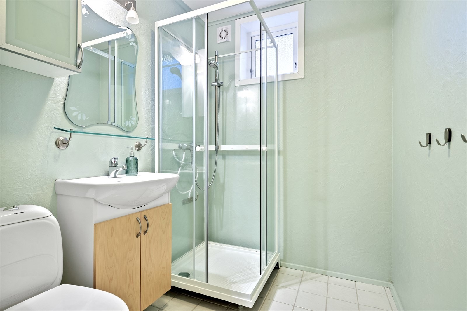 Bad i underetasje. Galleribilde