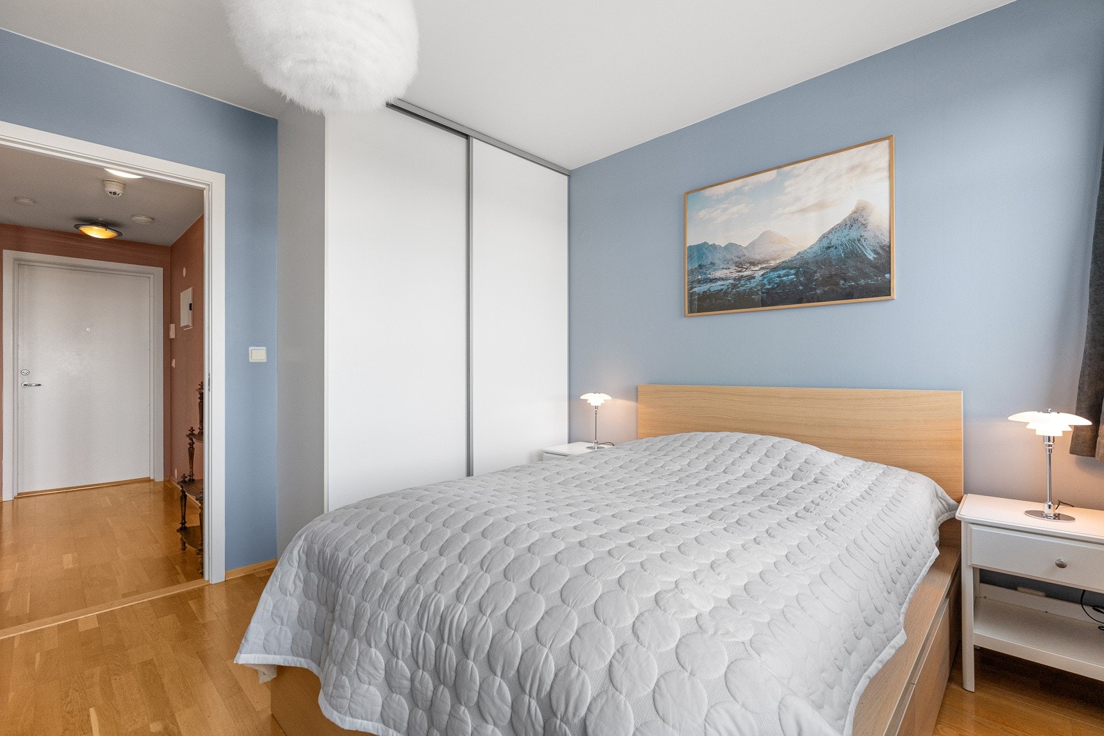 Godt med lagringsplass i garderobeskap. Galleribilde