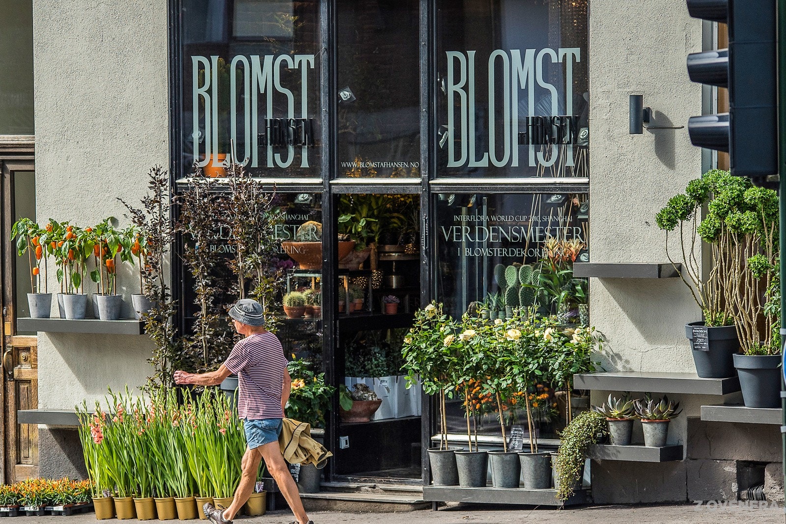 Fra leiligheten har man gangavstand til noen av hovedstadens mest attraktive handlegater og shoppingsentre. Galleribilde