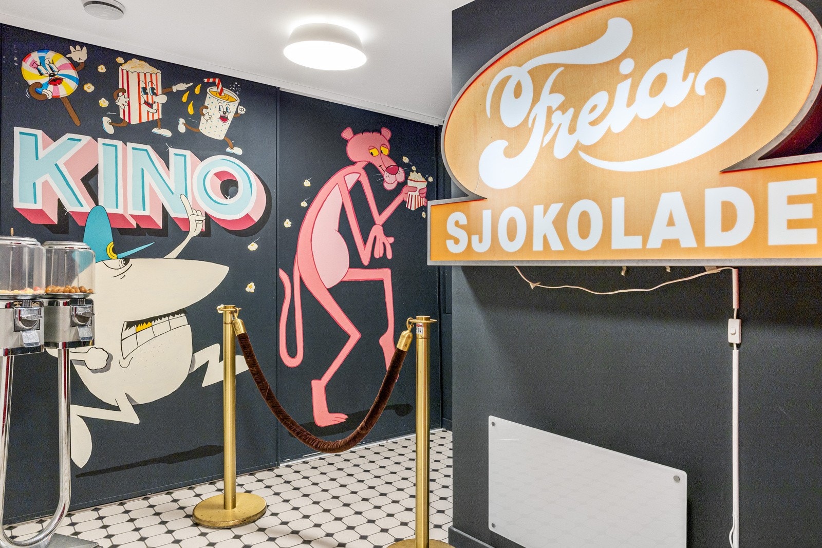 Velkommen ned i underetasjen og den magiske kinoen. Galleribilde