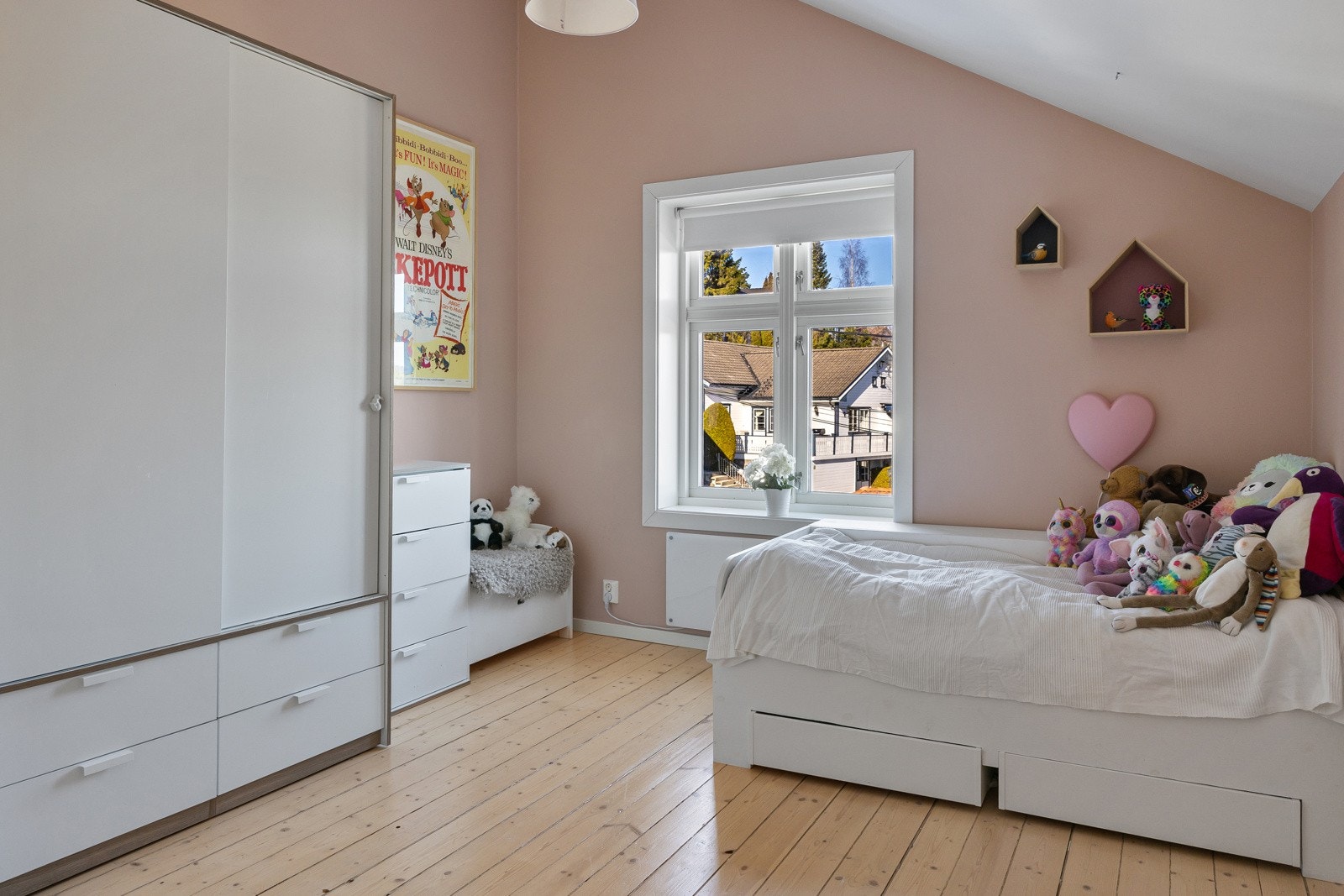 Det andre barnerommet ligger vis-a-vis hovedsoverommet. Galleribilde