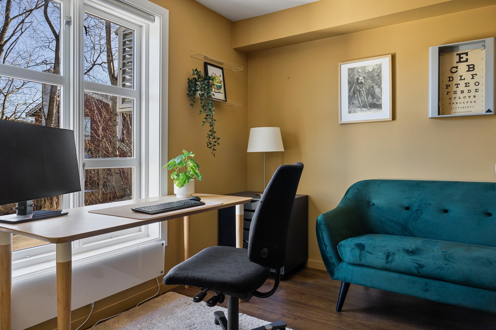 Ved siden av kinoen har du ett fint hjemmekontor/gjesterom. Galleribilde