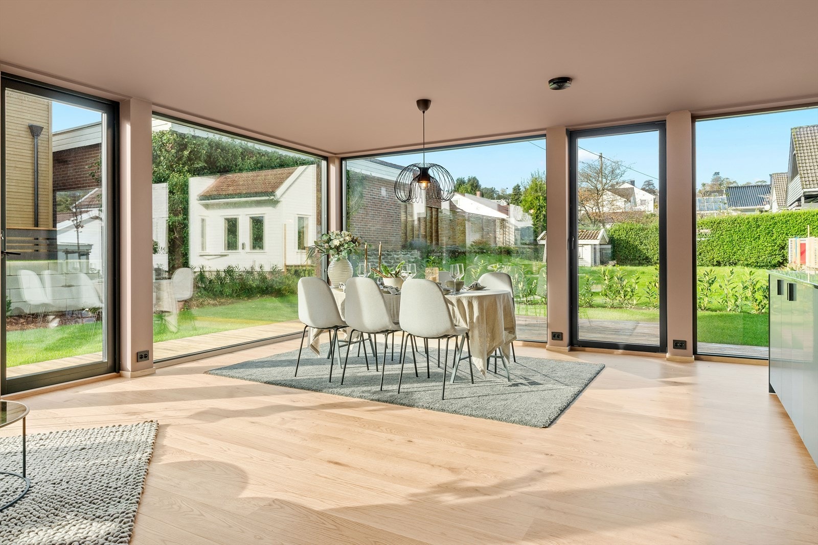 God takhøyde og rikelig med vindusflater Galleribilde