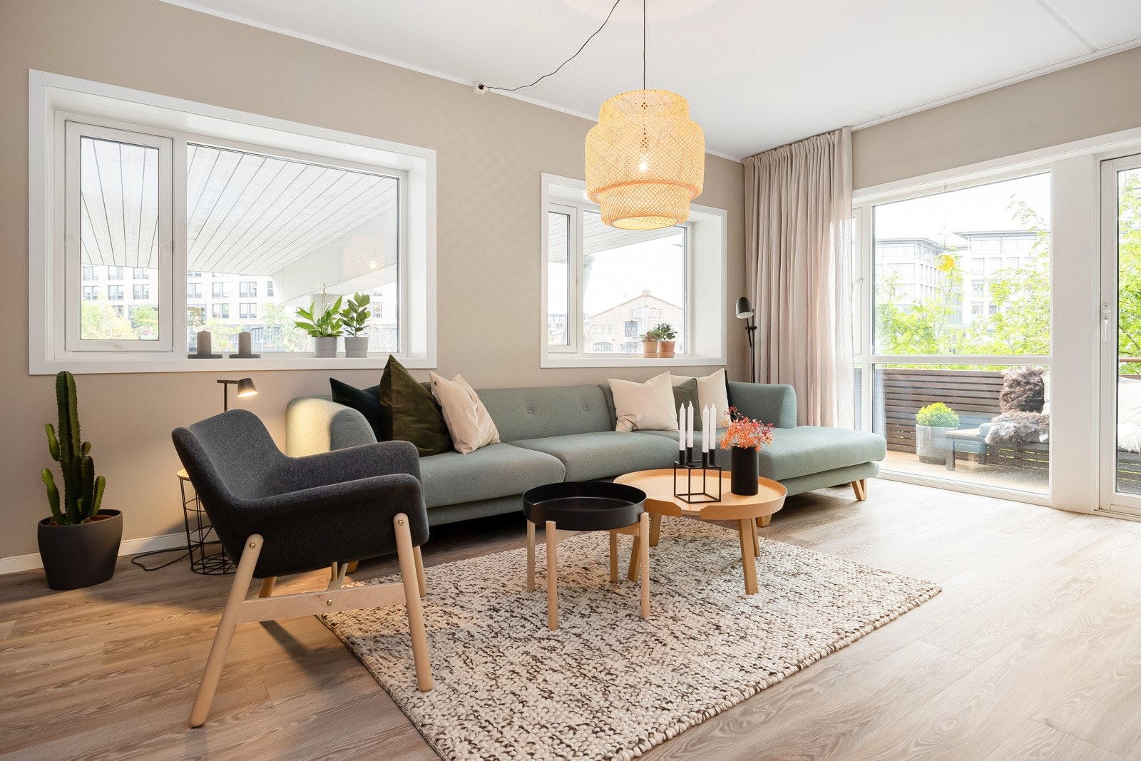 Svært romslig stue- og kjøkkenareal på ca. 36 m². Galleribilde
