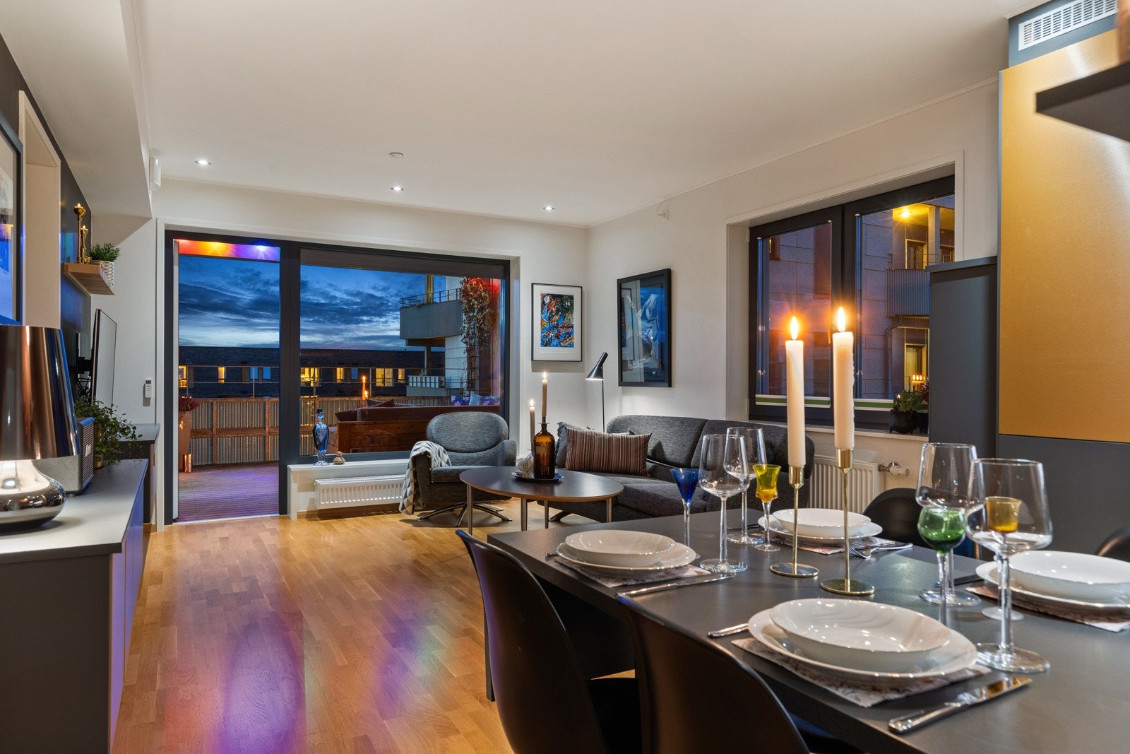 Stuen oppleves lys og luftig med delikate fargevalg. Galleribilde