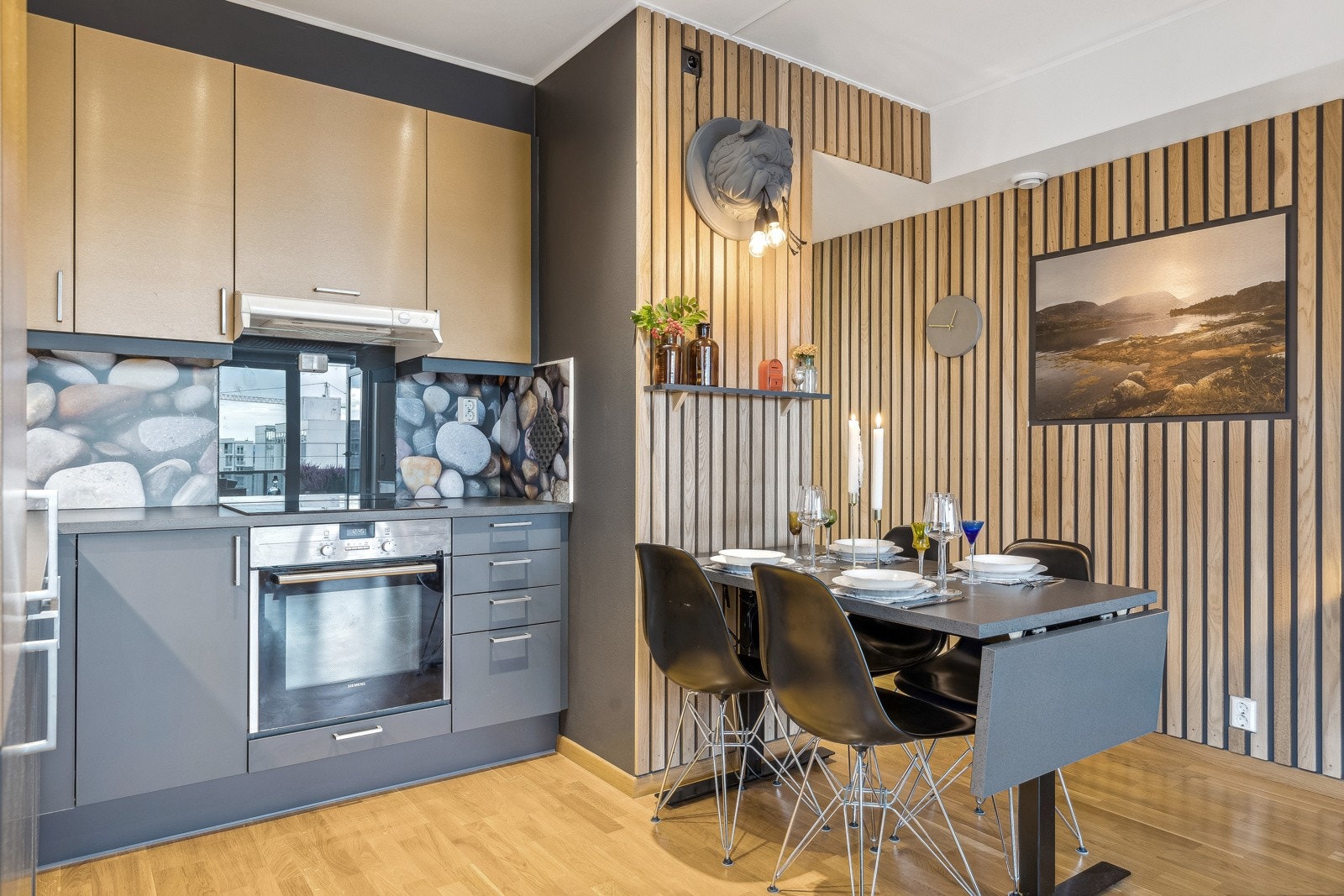 Stilrent kjøkken fra kvalitetsleverandøren HTH med integrerte hvitevarer. Galleribilde