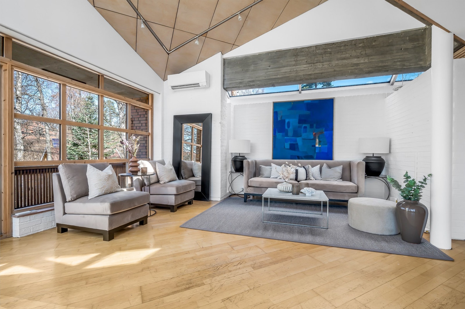 Stor stue med gulvvarme. Galleribilde