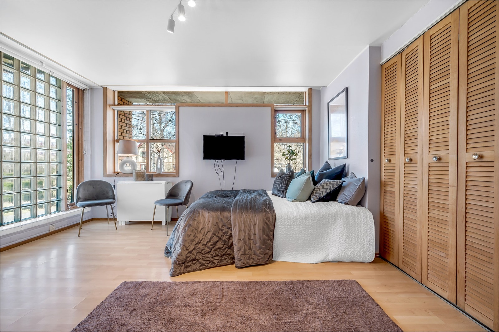 Soverom til venstre for hallen er innredet med hybelkjøkken. Galleribilde