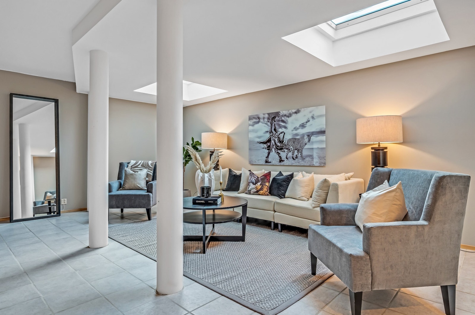 Stor kjellerstue i hoveddelen. Galleribilde