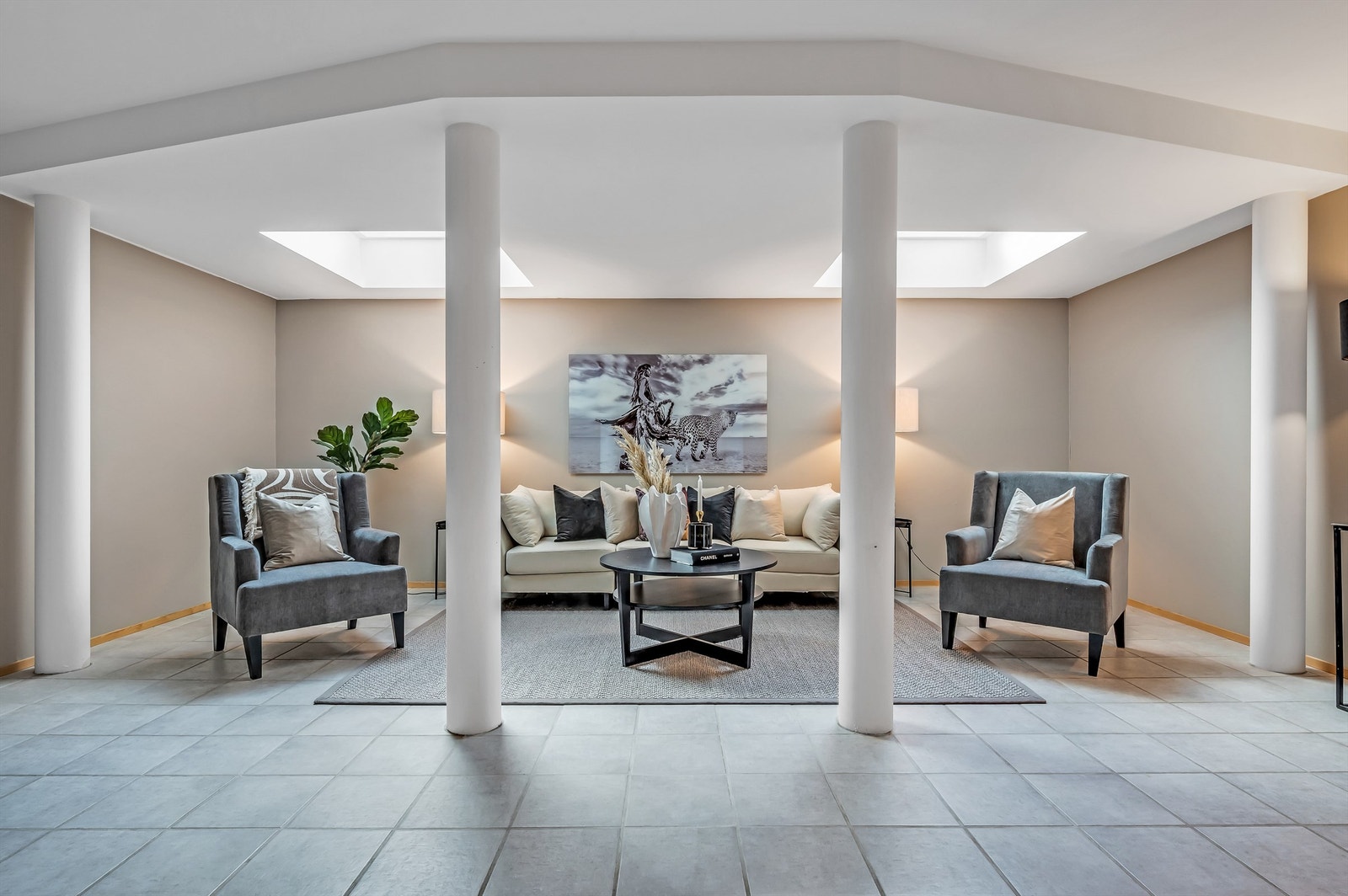 Det er varmekabler i gulvet i kjellerstuen. Galleribilde