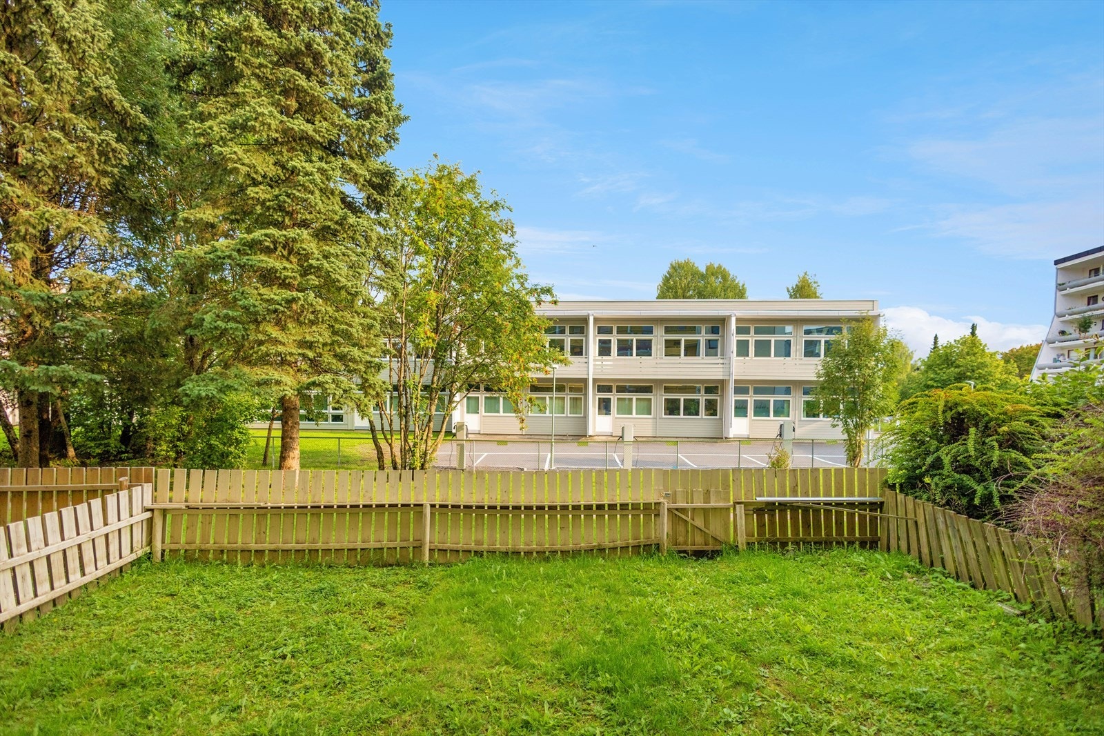 Utsyn fra markterrasen. Rolige omgivelser Galleribilde