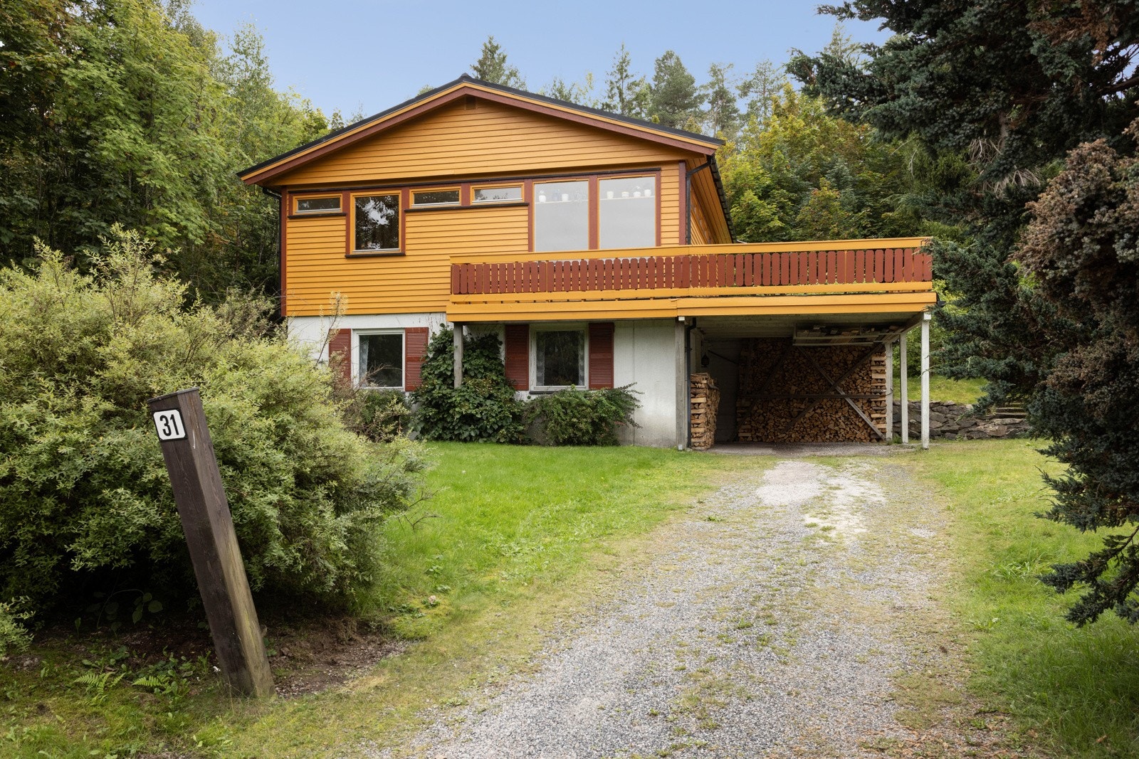 En romslig enebolig beliggende i et rolig og barnevennlig nabolag på Åfoss. Galleribilde