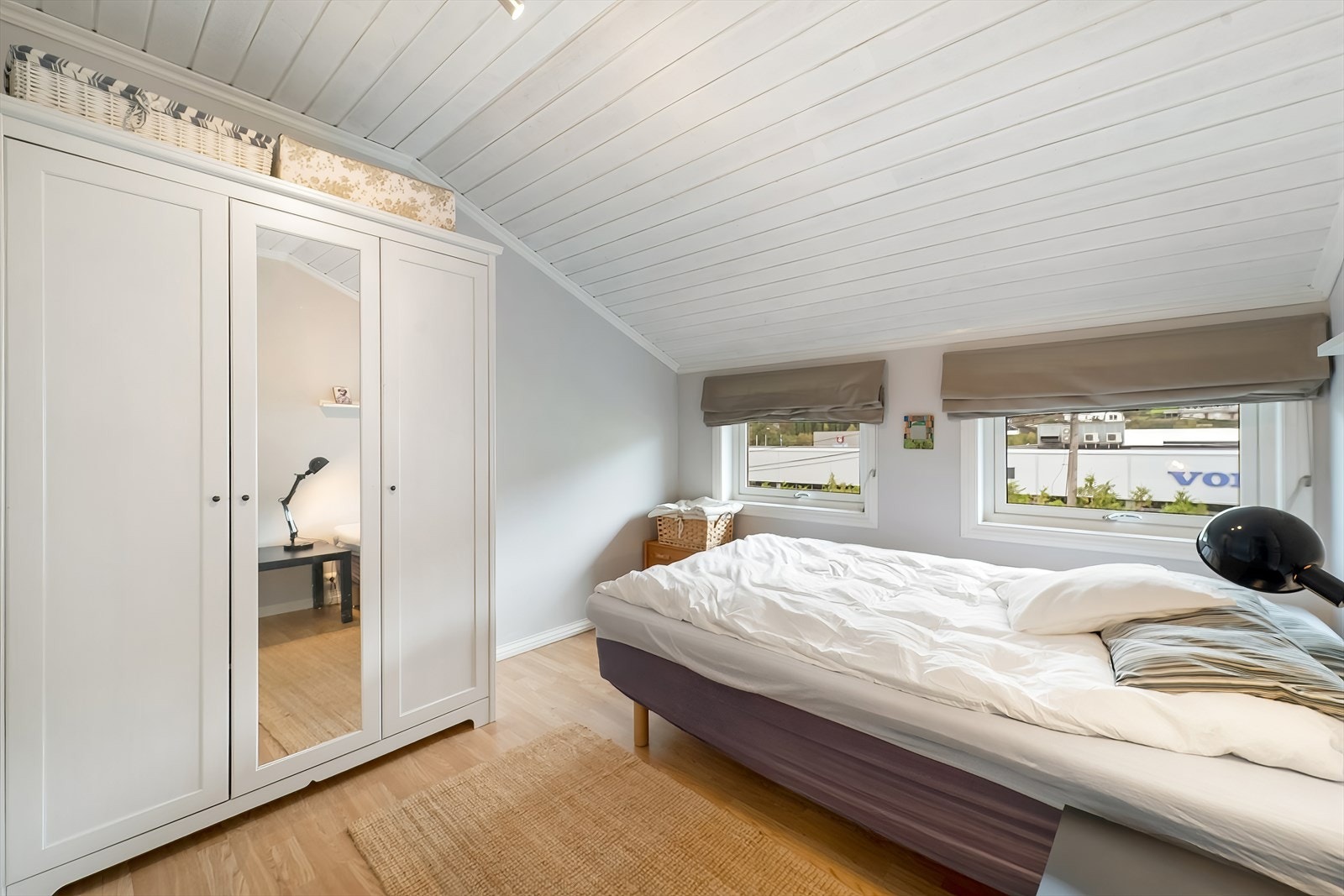 Bod/klær/hobbyrom benyttet som soverom. Galleribilde