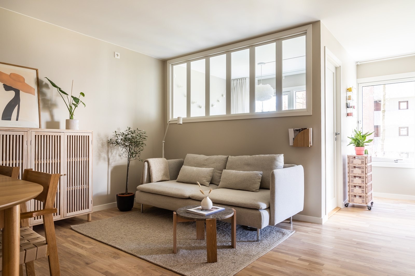 Leiligheten ble vesentlig oppusset i 2023, og bærer en høy standard med kun TG0 og TG1 i tilstandsrapporten Galleribilde