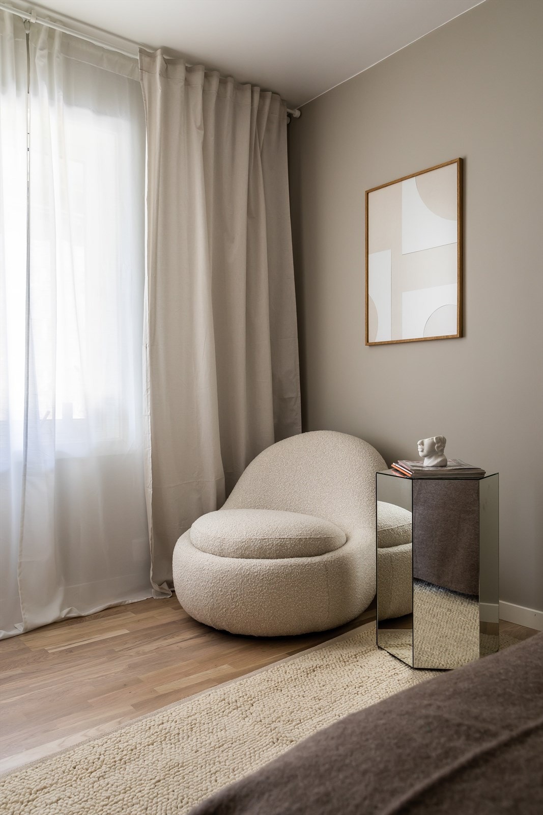 Både soverom 1 og 2 vender ut mot rolig fellesområde Galleribilde