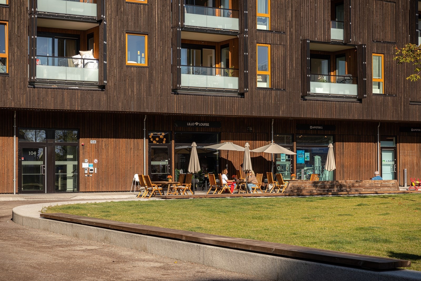 Flotte Lillo Gård med flere butikker og forretninger Galleribilde