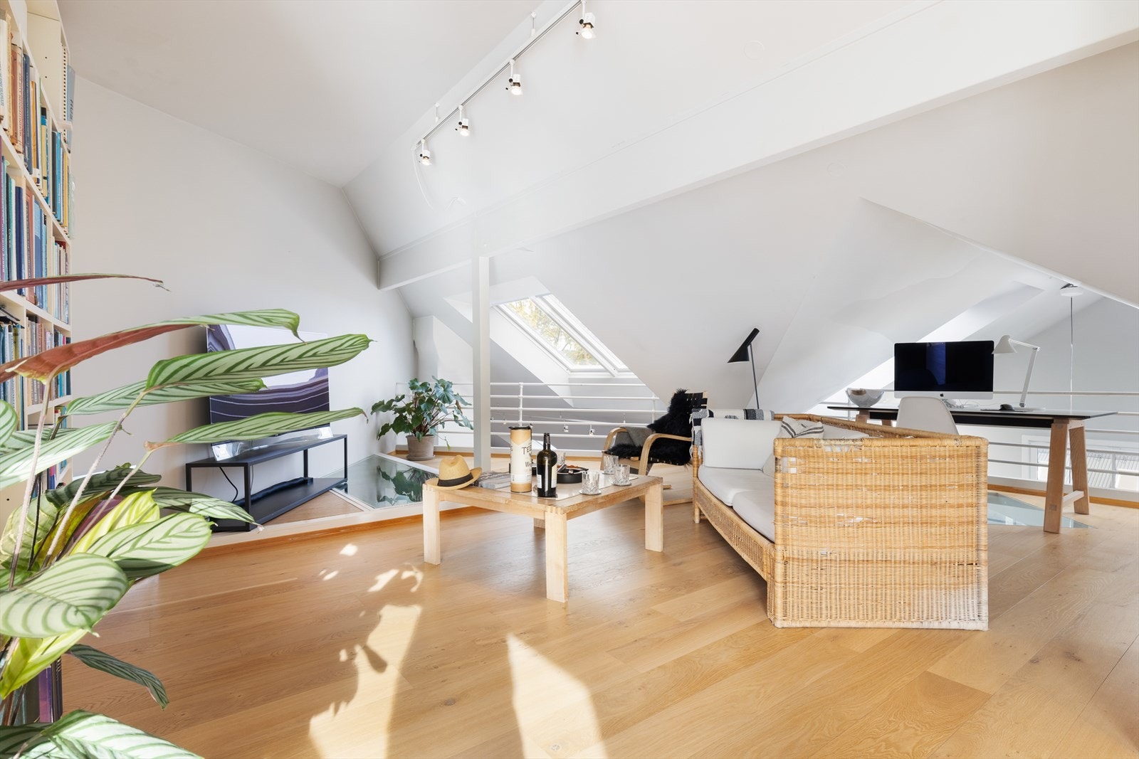 Her oppe kan du trekke deg tilbake for å se en fotballkamp eller jobbe litt. Galleribilde