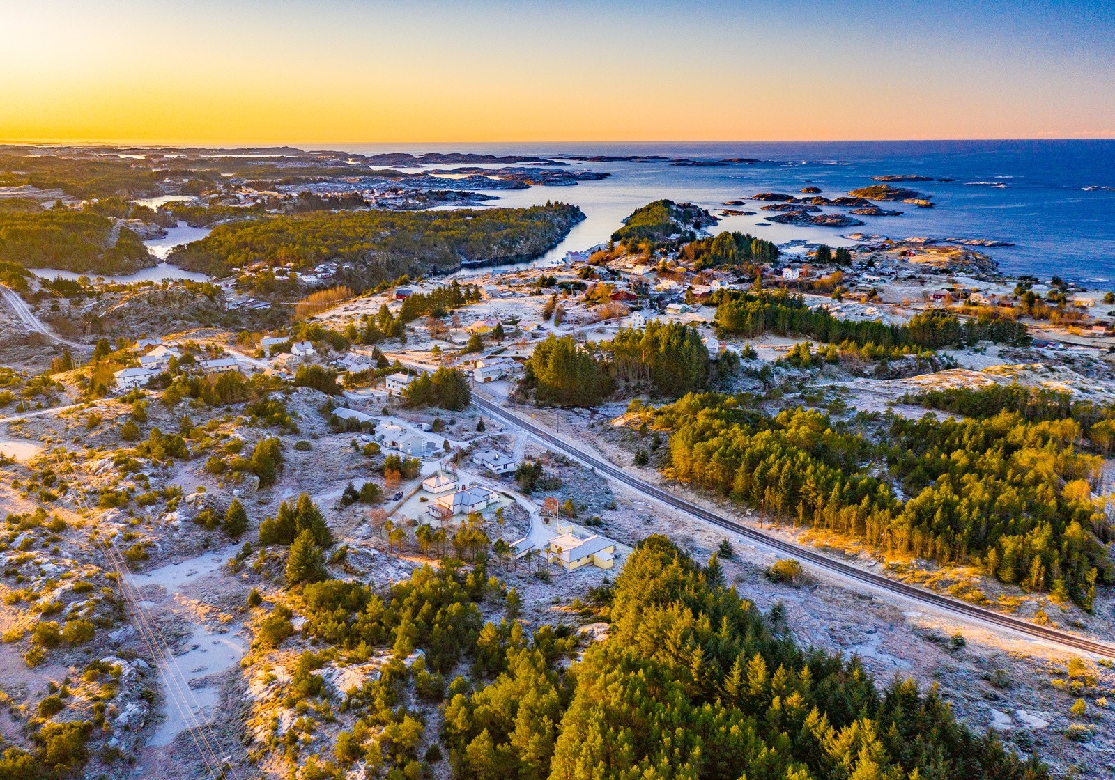 Kort vei til både vakker natur og sjø Galleribilde