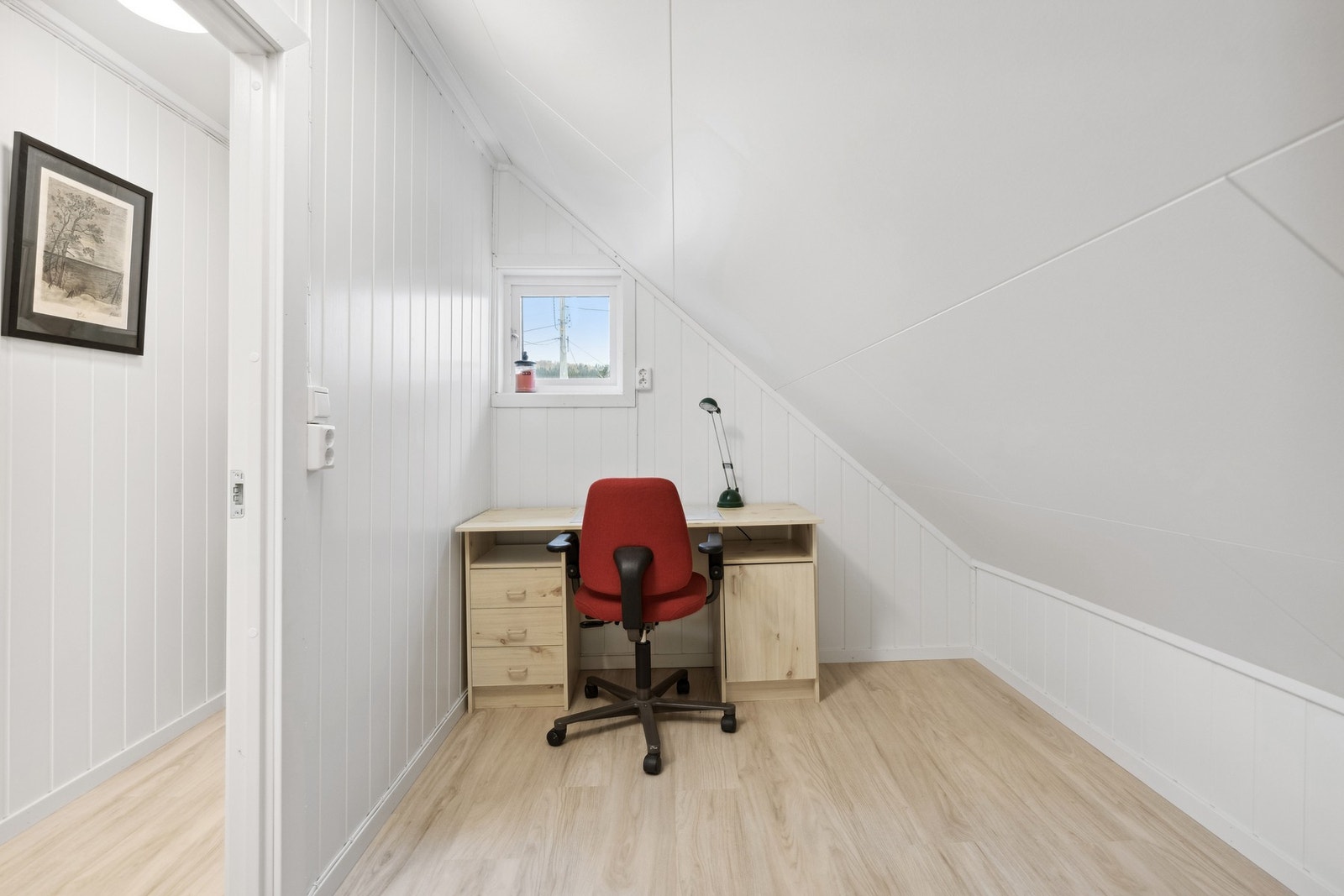 Innredet kontor på loft. Galleribilde