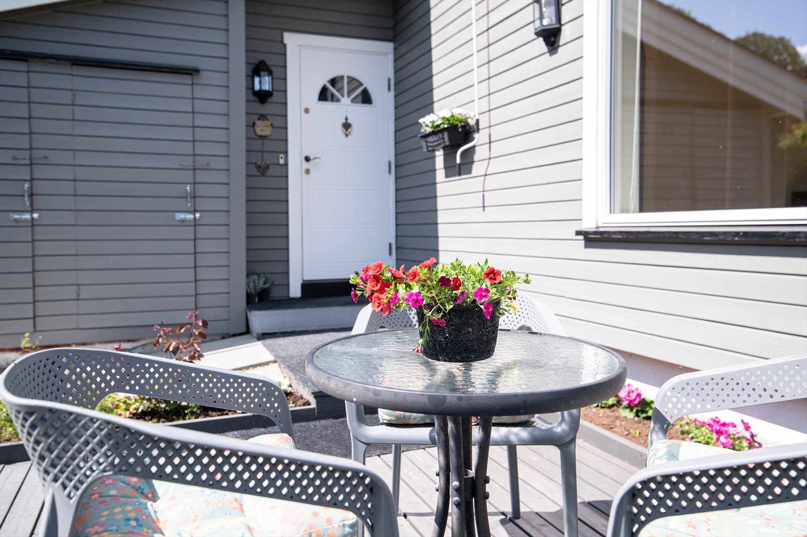 Uteplassen foran inngangspartiet Galleribilde